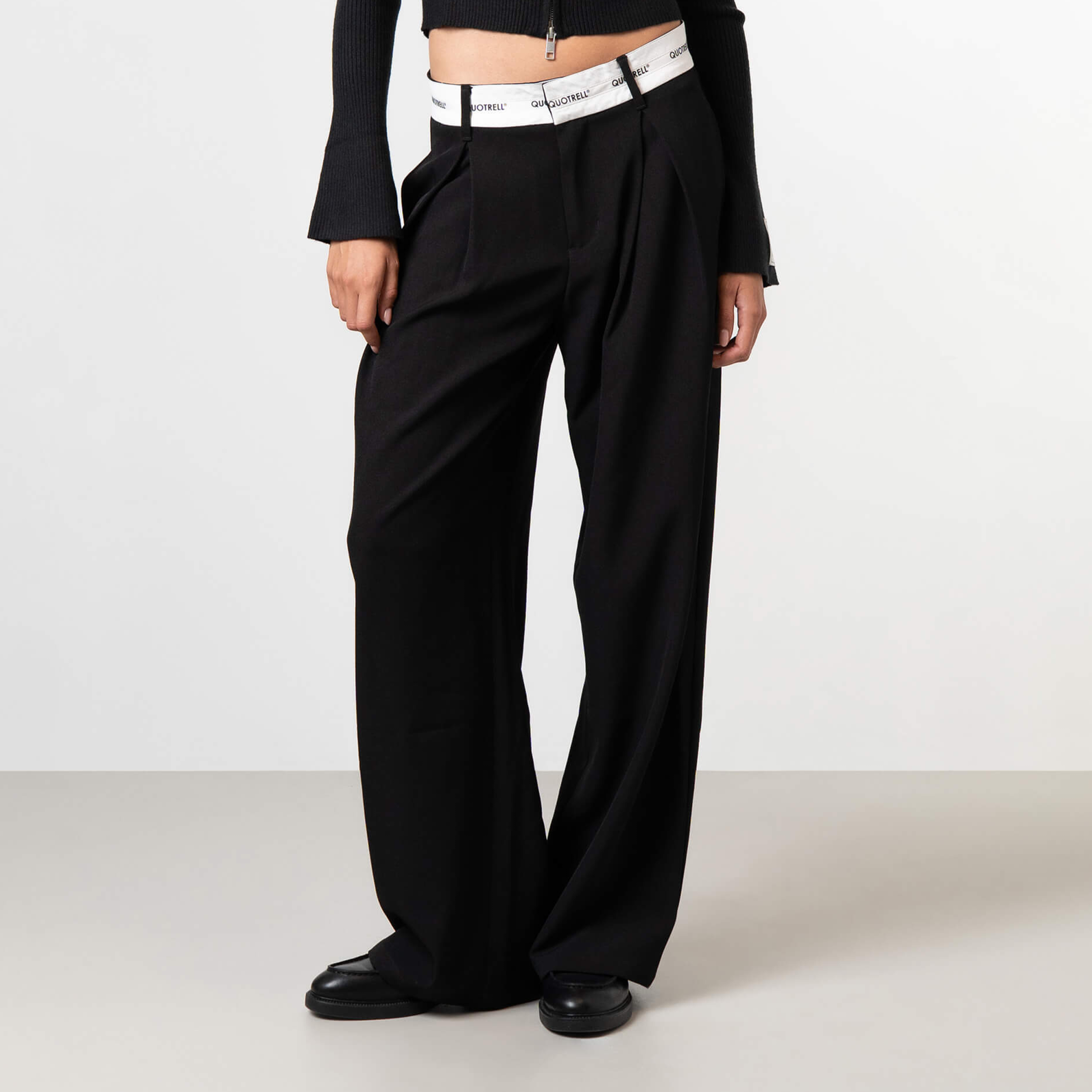 Model is 175 cm and wears size S