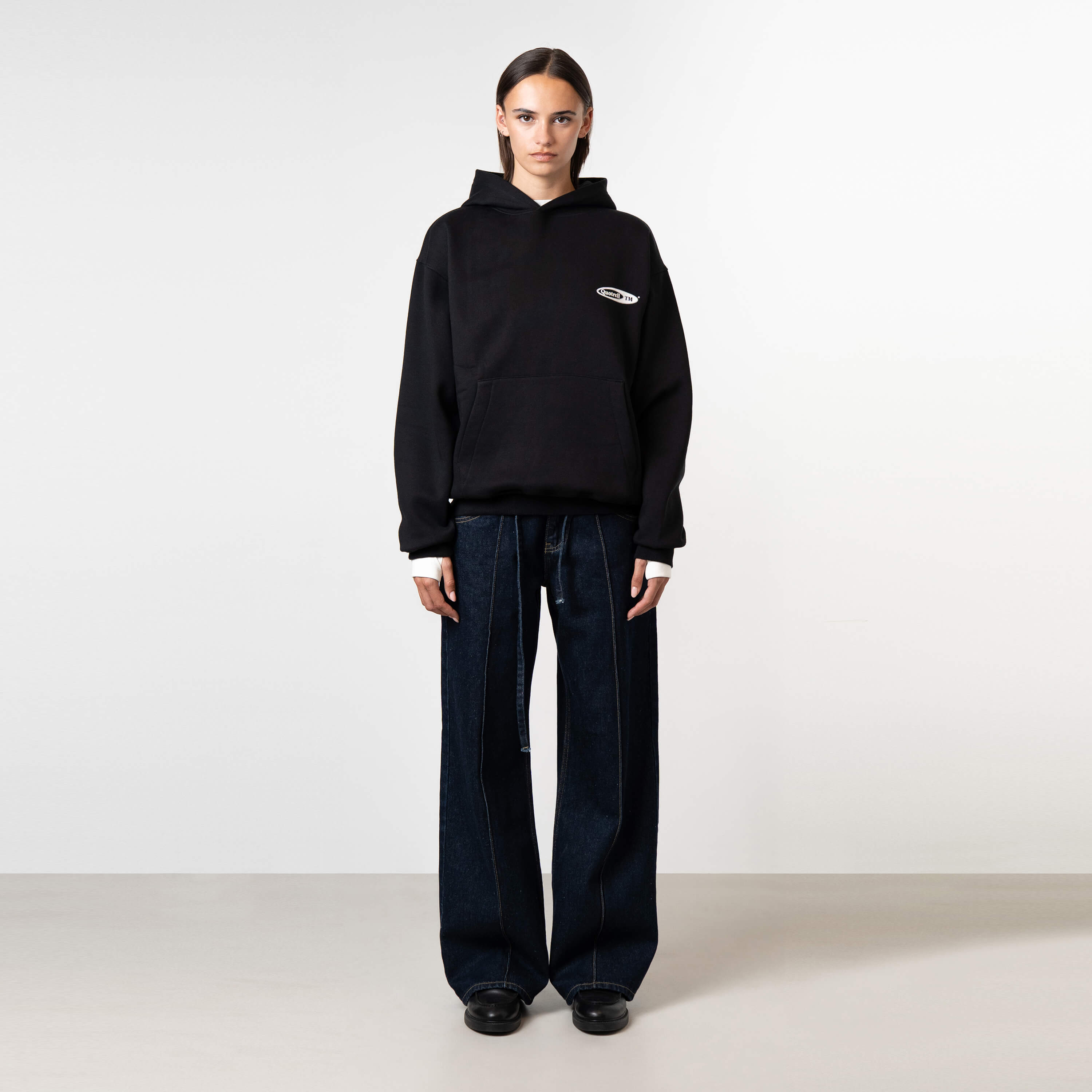 Model is 175 cm and wears size S