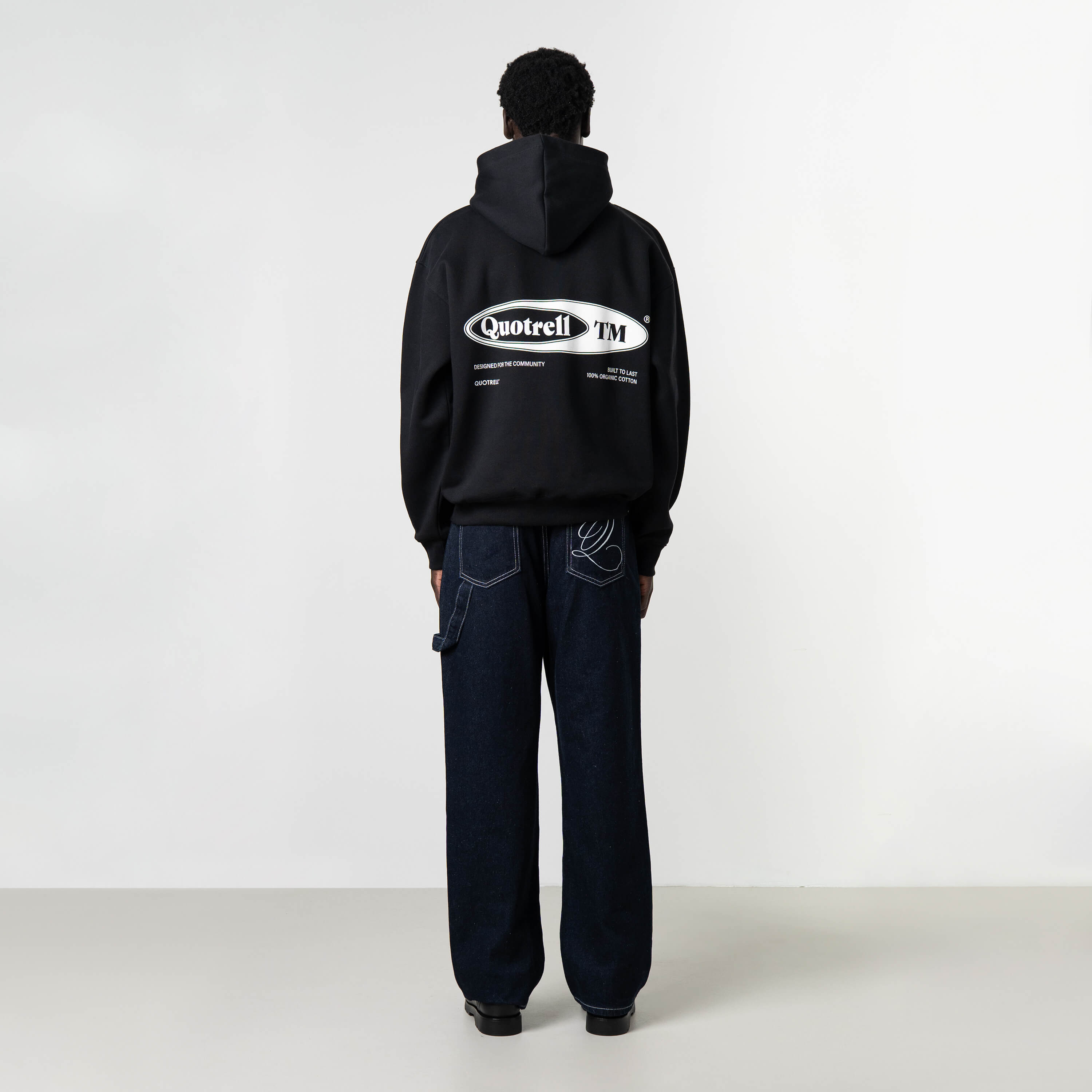 Model is 189 cm, 74 kg, and wears size M
