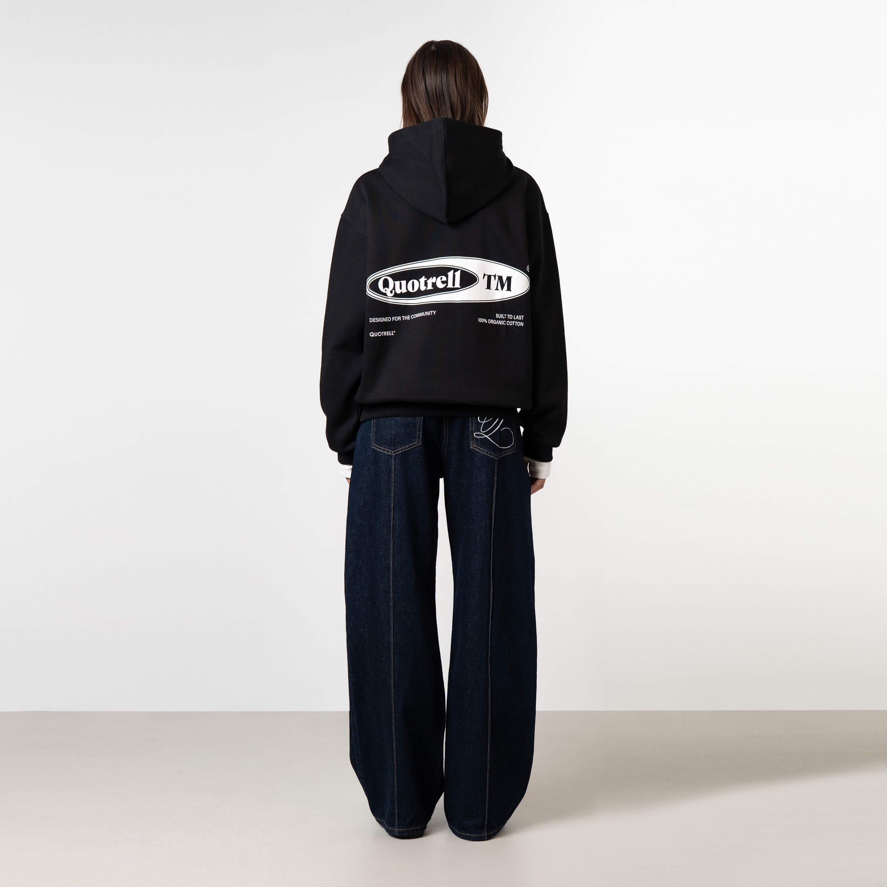 Model is 175 cm and wears size S
