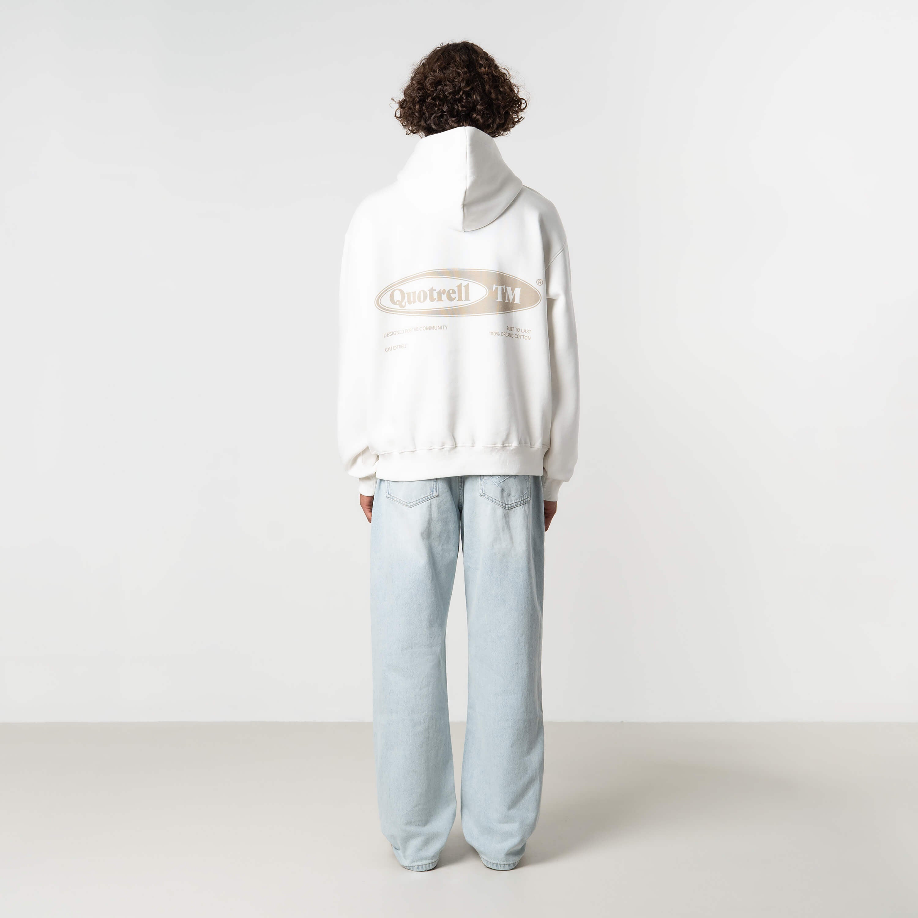 Model is 184 cm, 70 kg, and wears size M
