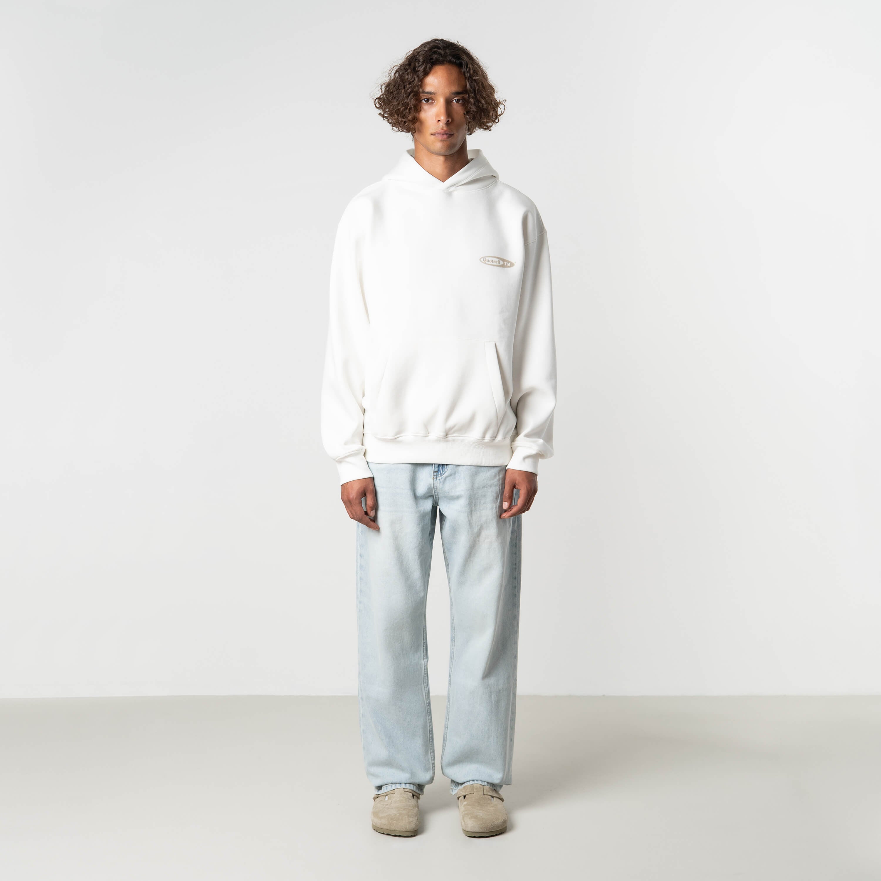 Model is 184 cm, 70 kg, and wears size M