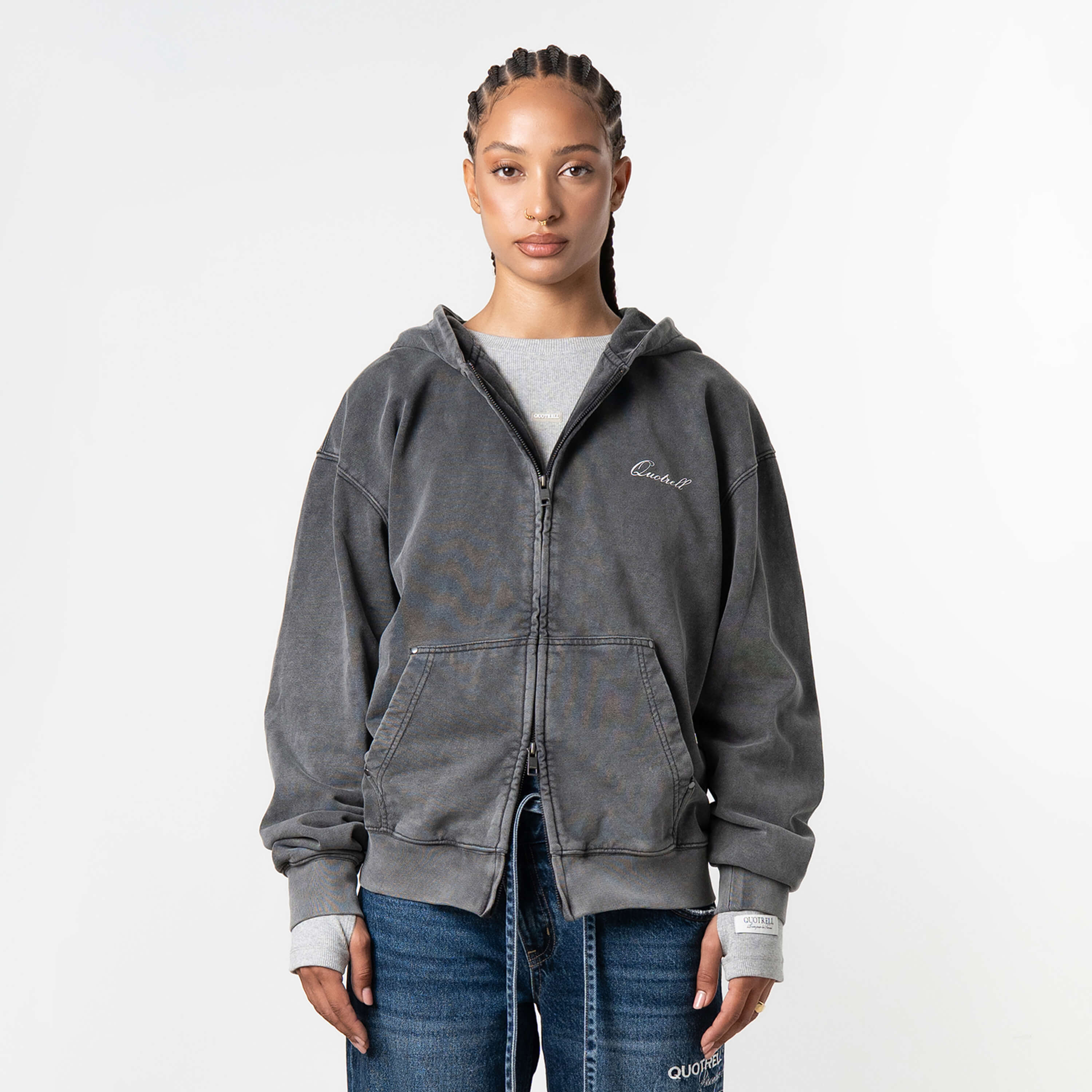 Model is 172 cm and wears size S