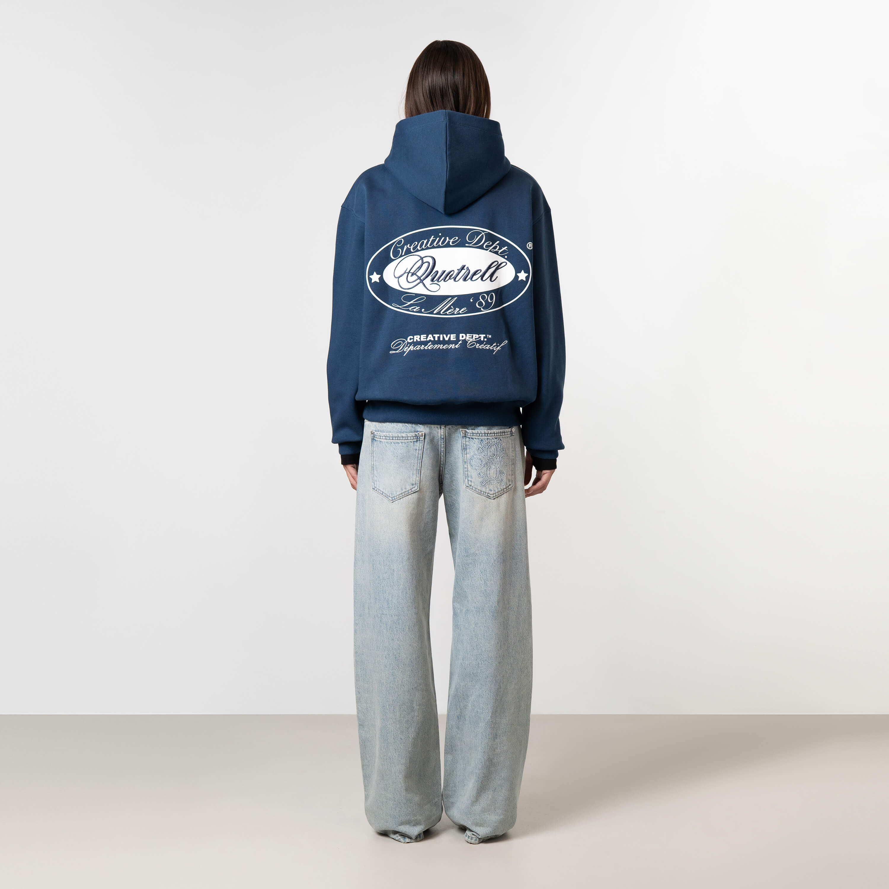 Model is 175 cm and wears size S