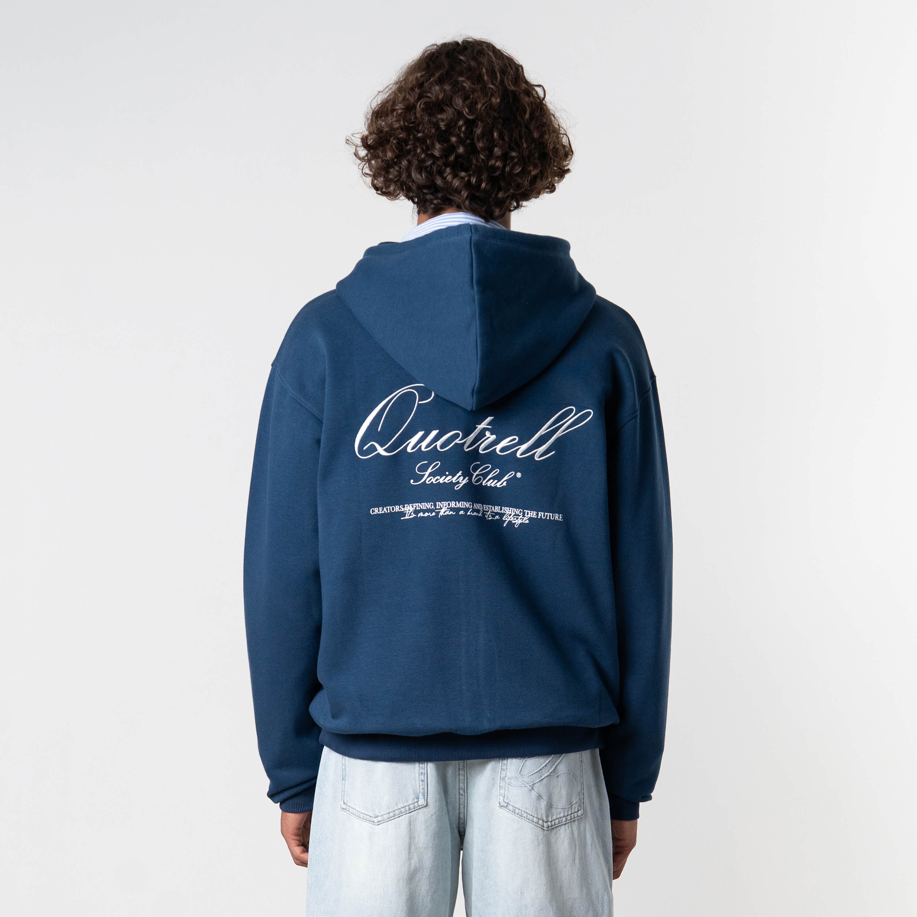 Model is 184 cm, 70 kg, and wears size M