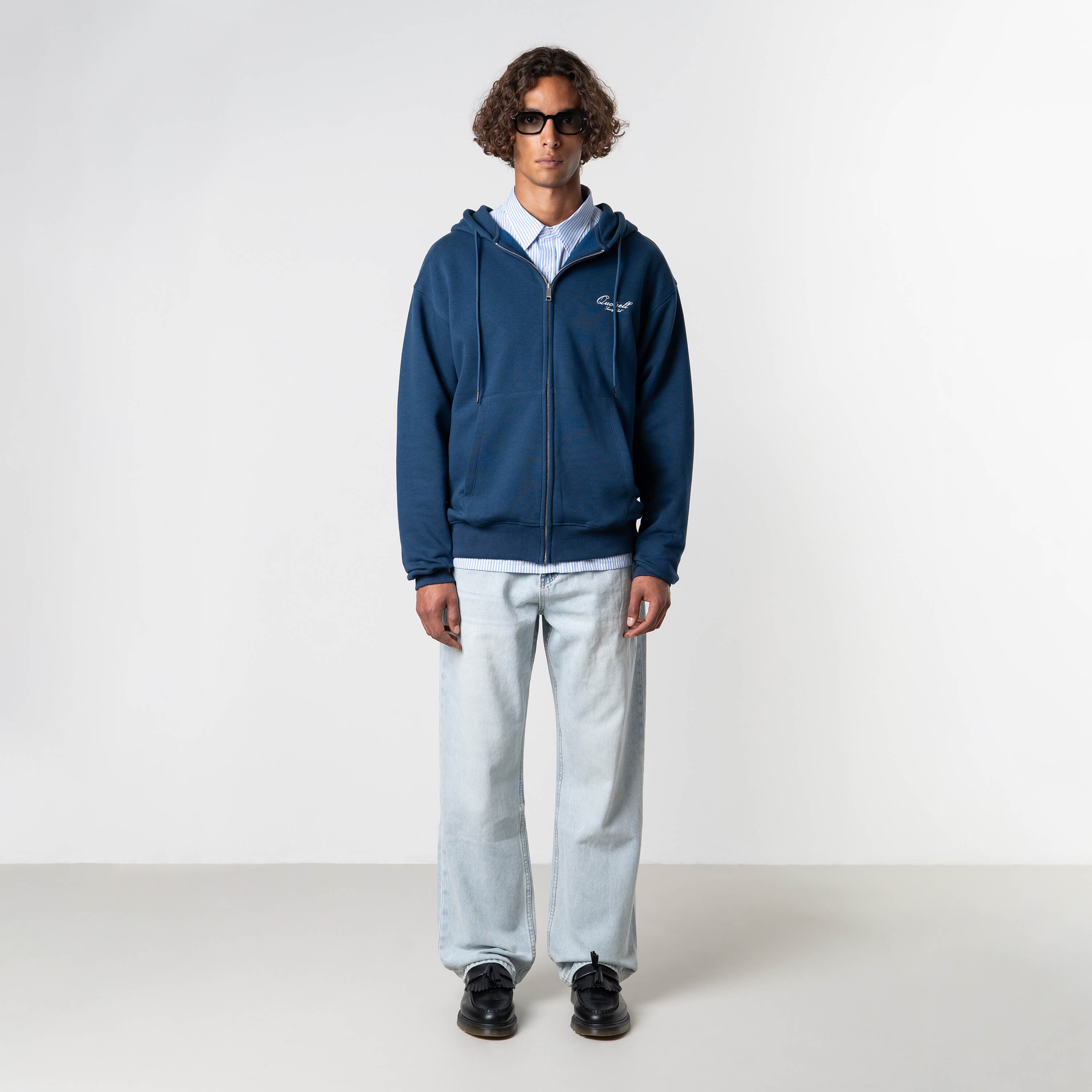 Model is 184 cm, 70 kg, and wears size M
