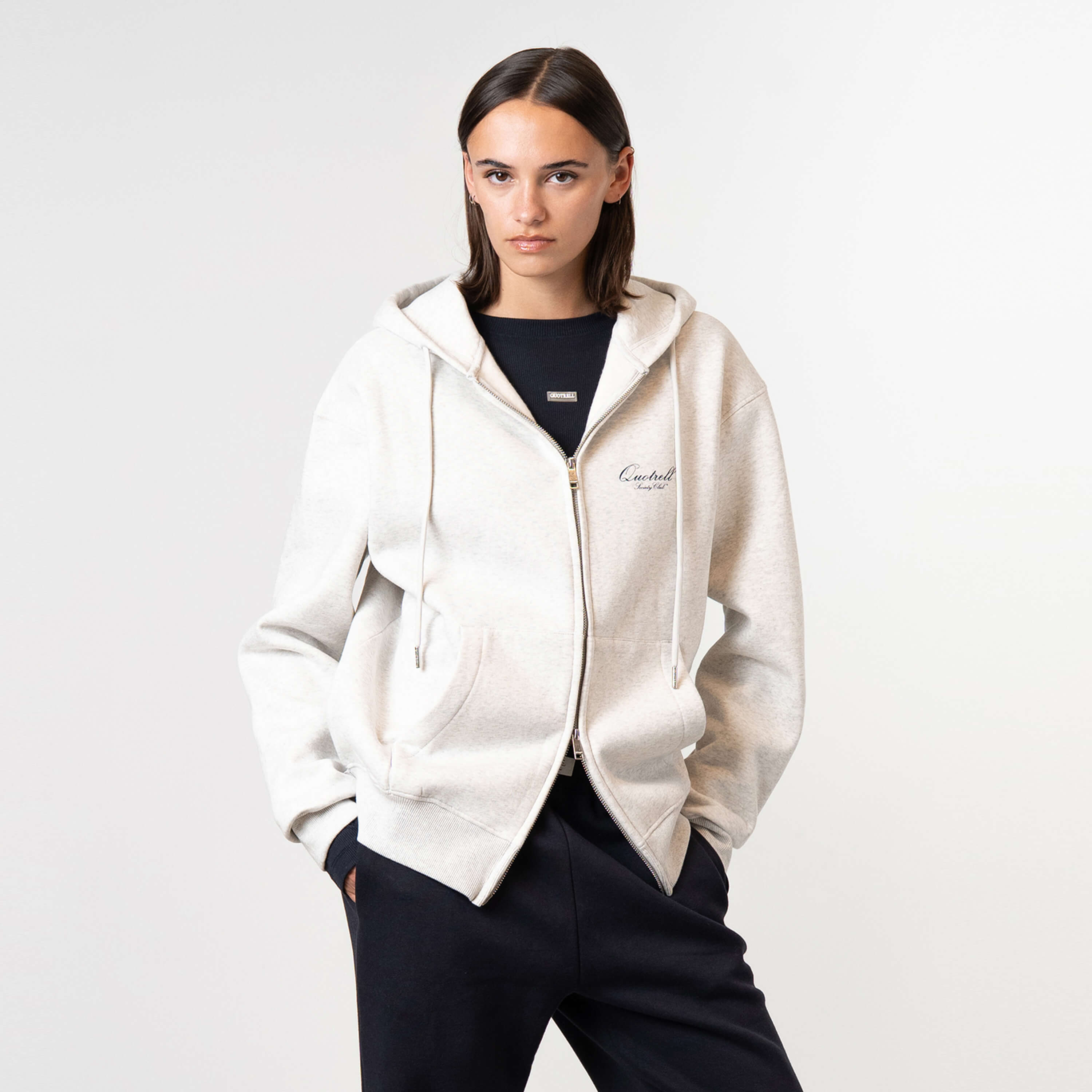 Model is 175 cm and wears size S