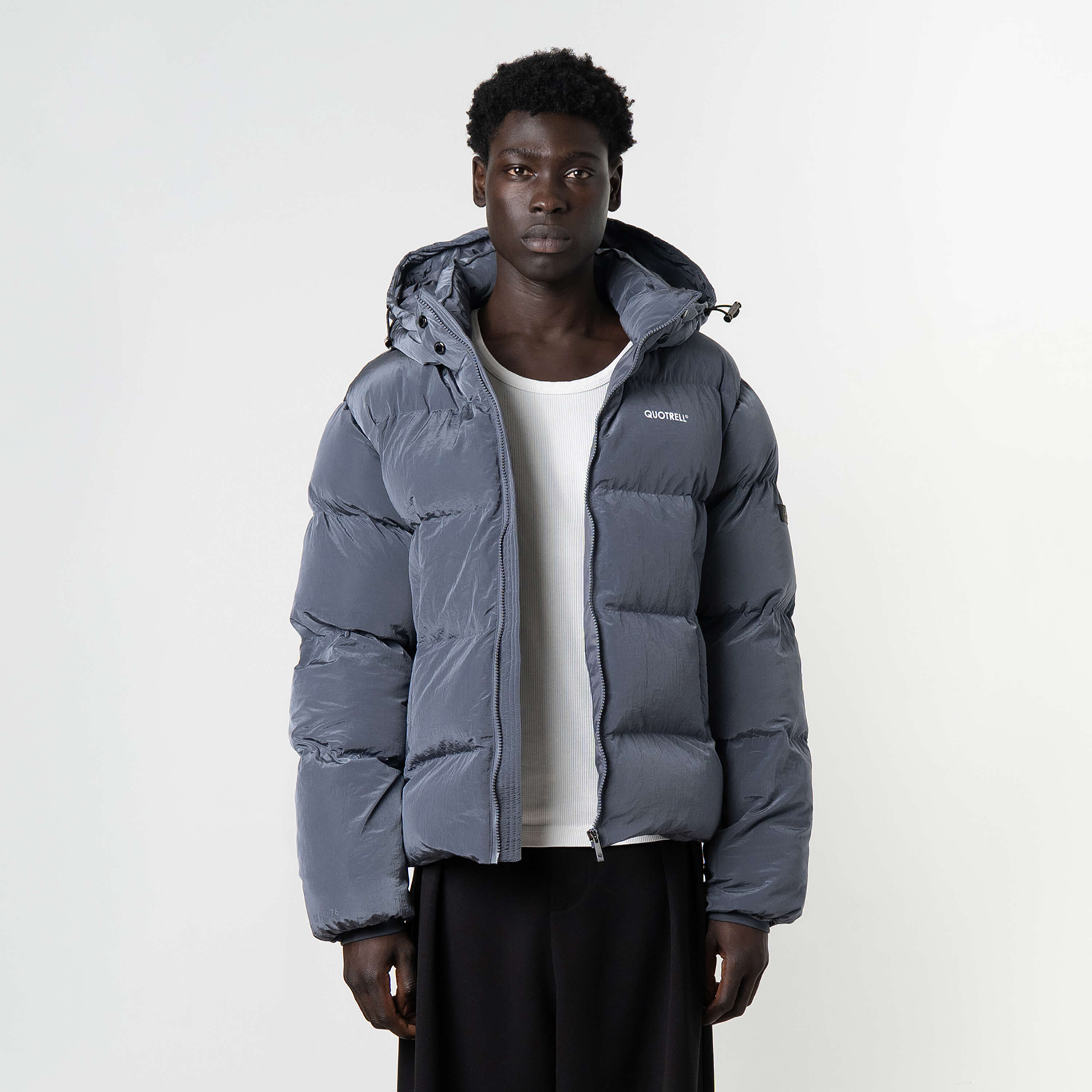 Model is 189 cm, 74 kg, and wears size M