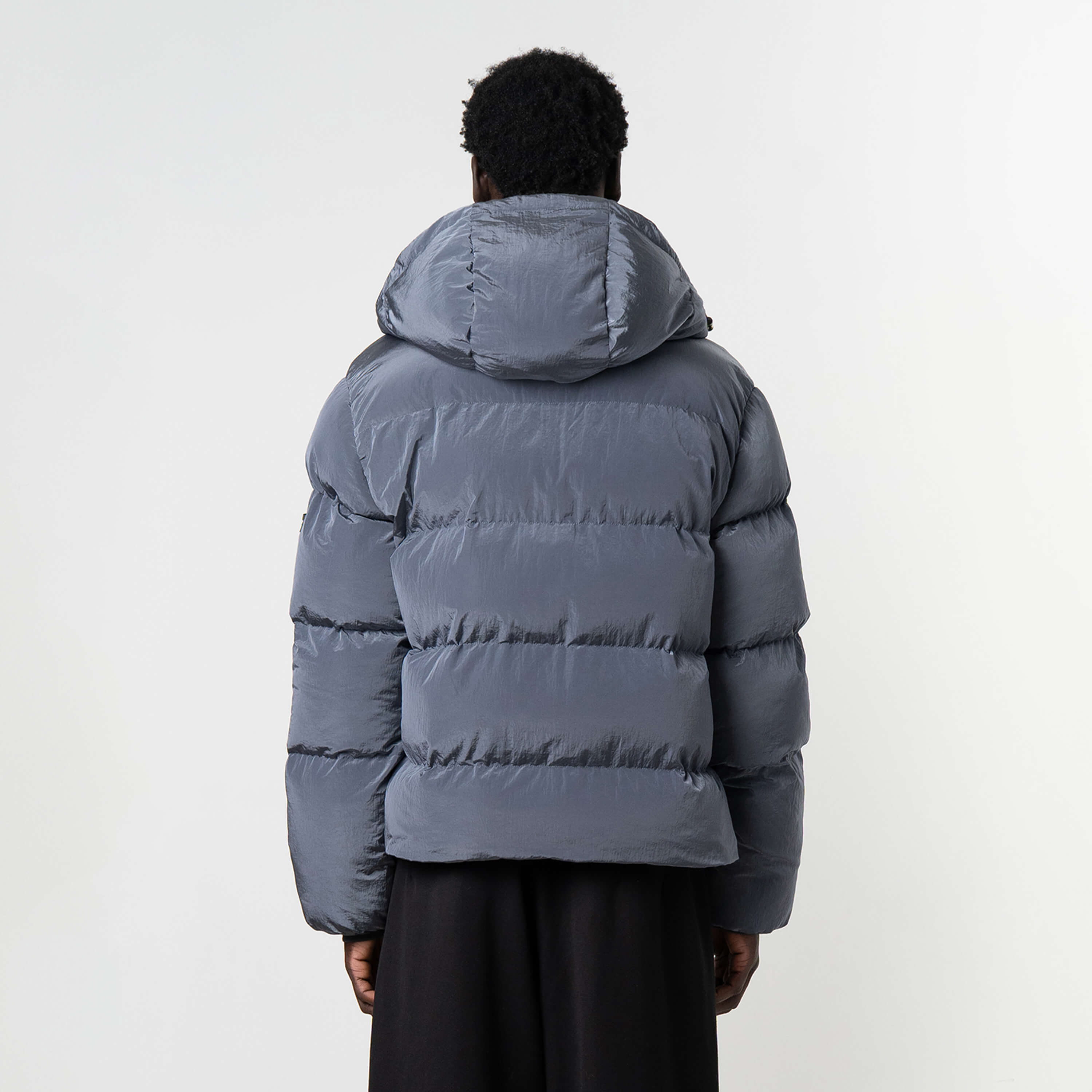 Model is 189 cm, 74 kg, and wears size M