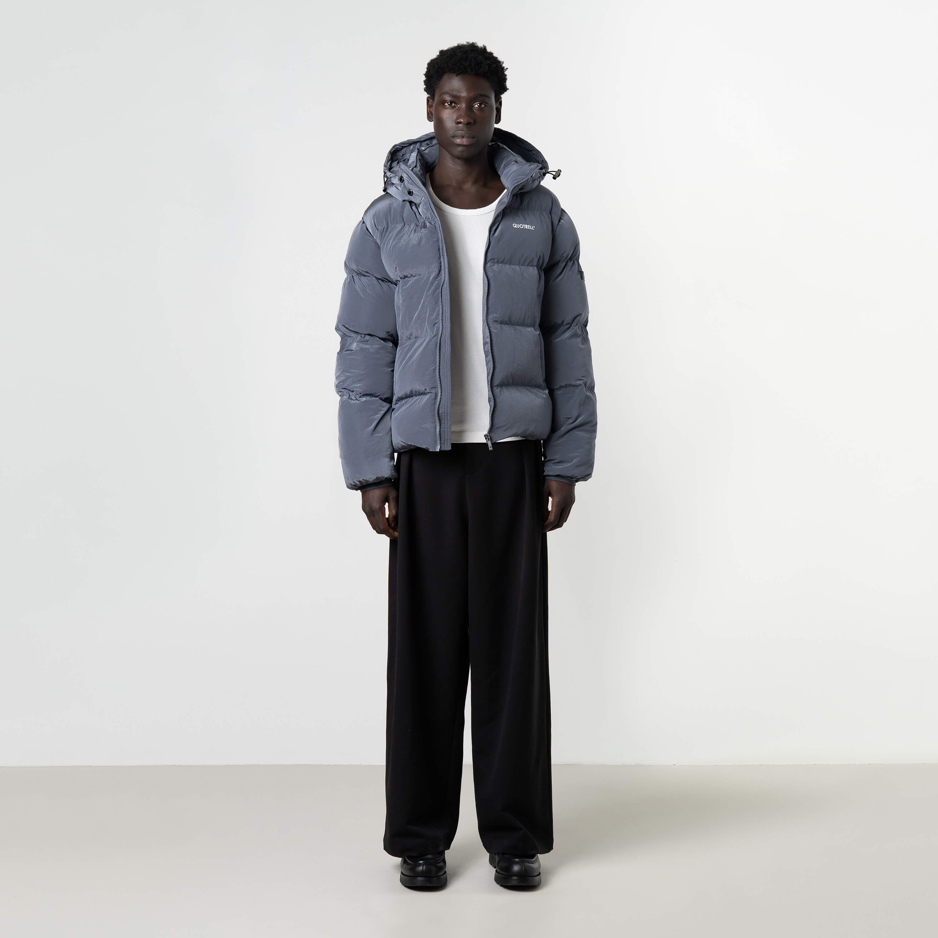 Model is 189 cm, 74 kg, and wears size M