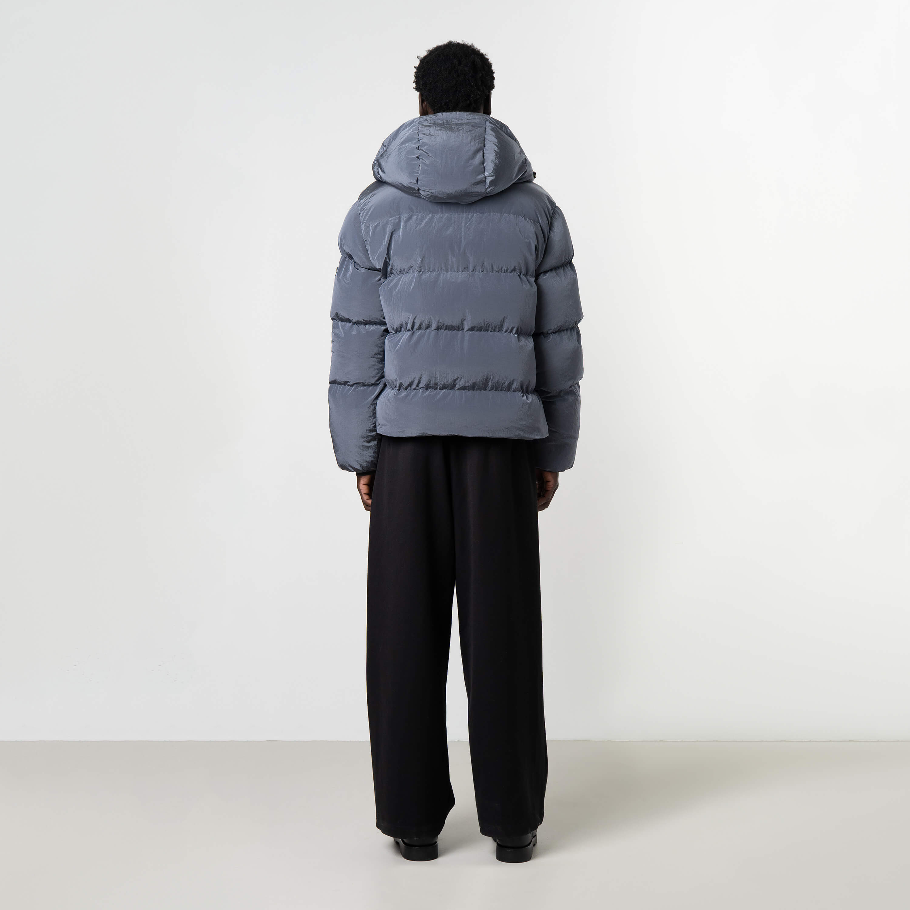 Model is 189 cm, 74 kg, and wears size M