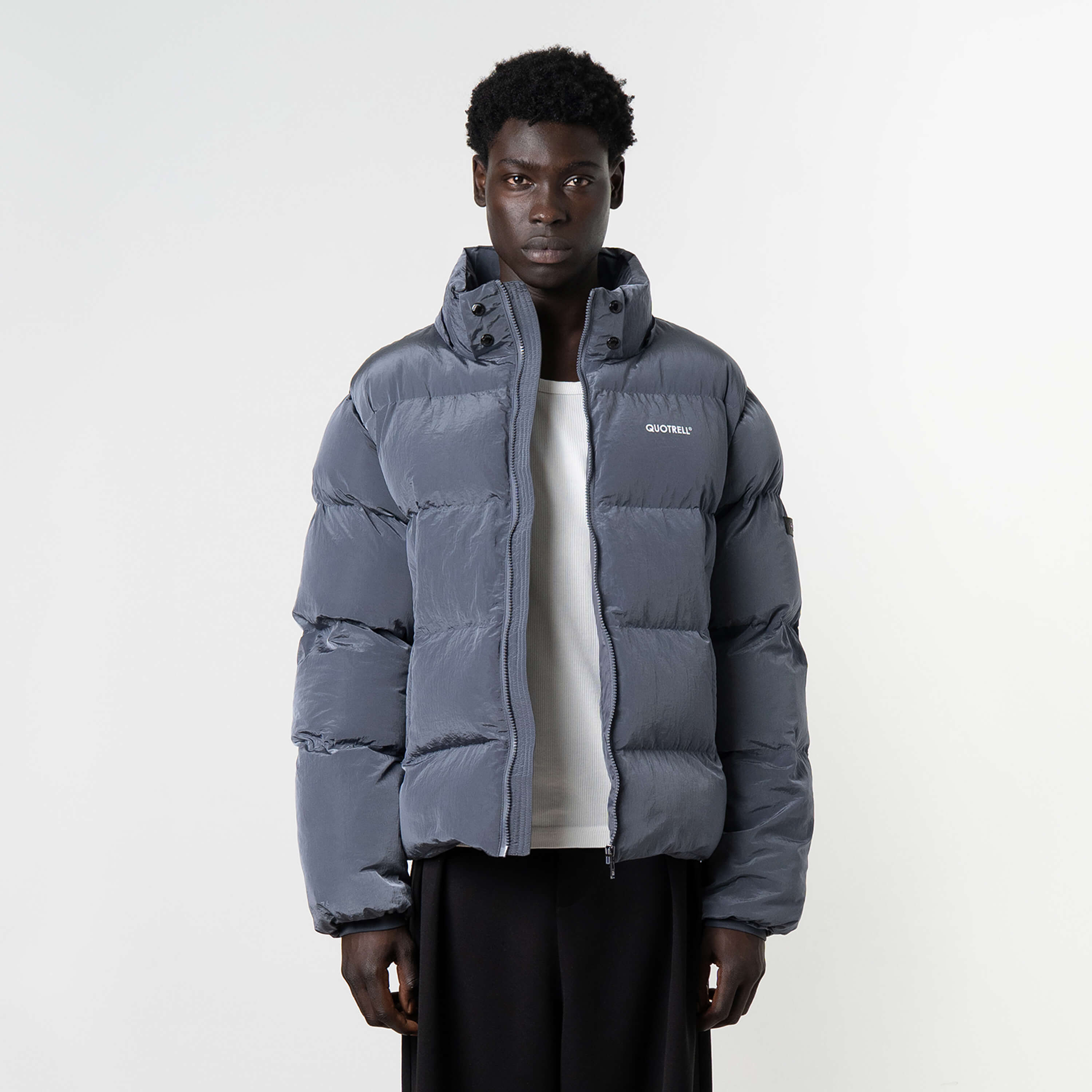 Model is 189 cm, 74 kg, and wears size M