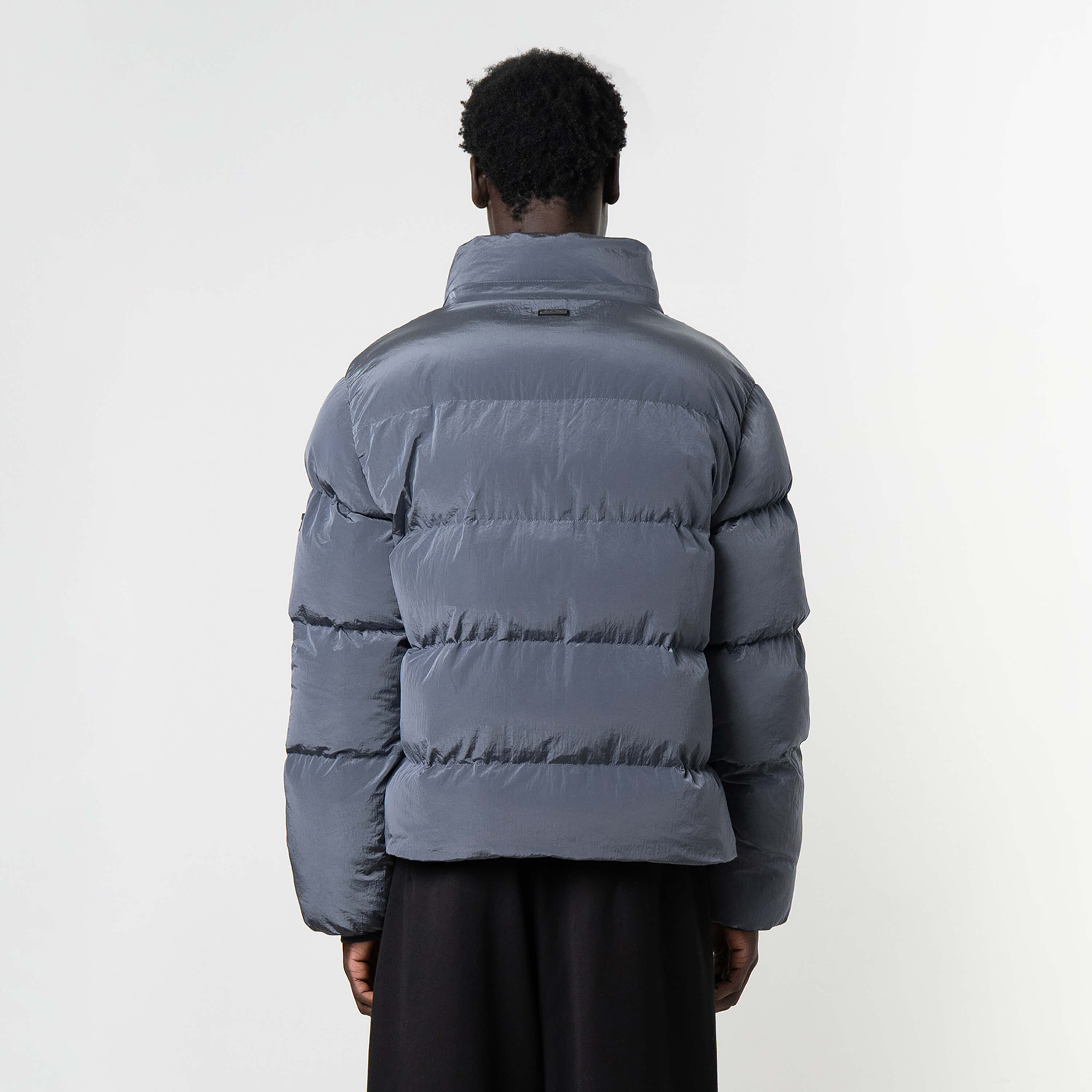 Model is 189 cm, 74 kg, and wears size M