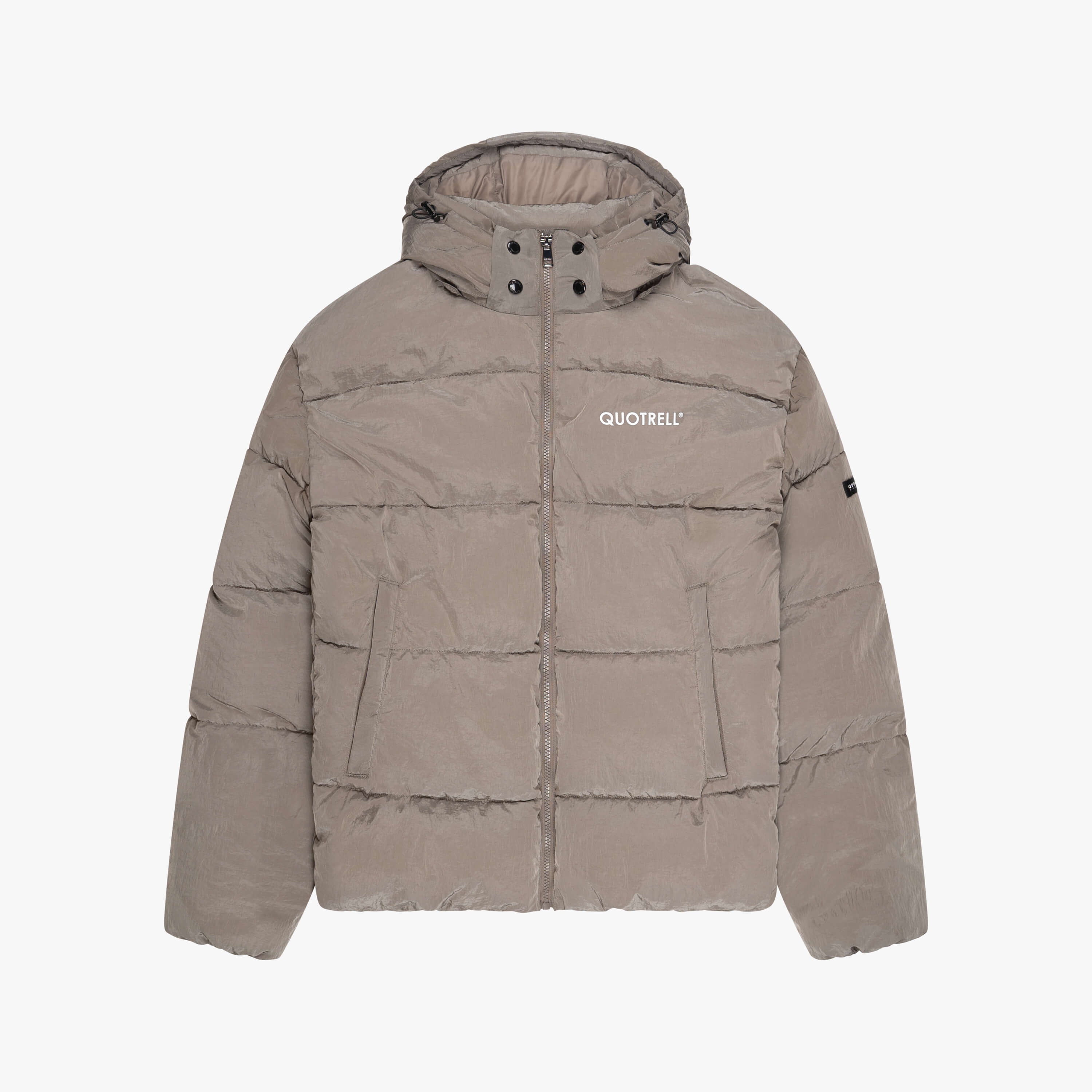 Model is 184 cm, 70 kg, and wears size M