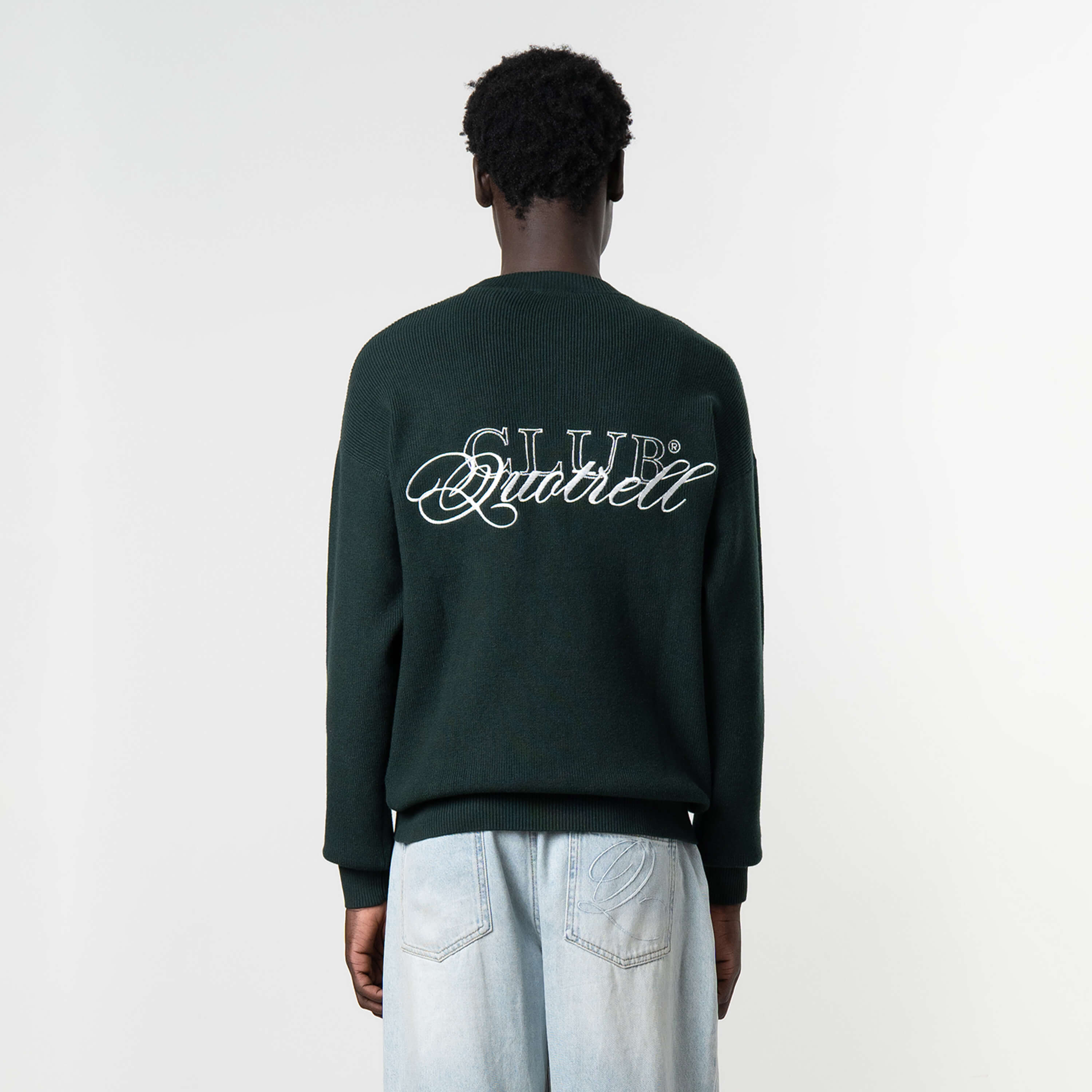 Model is 189 cm, 74kg, and wears size M