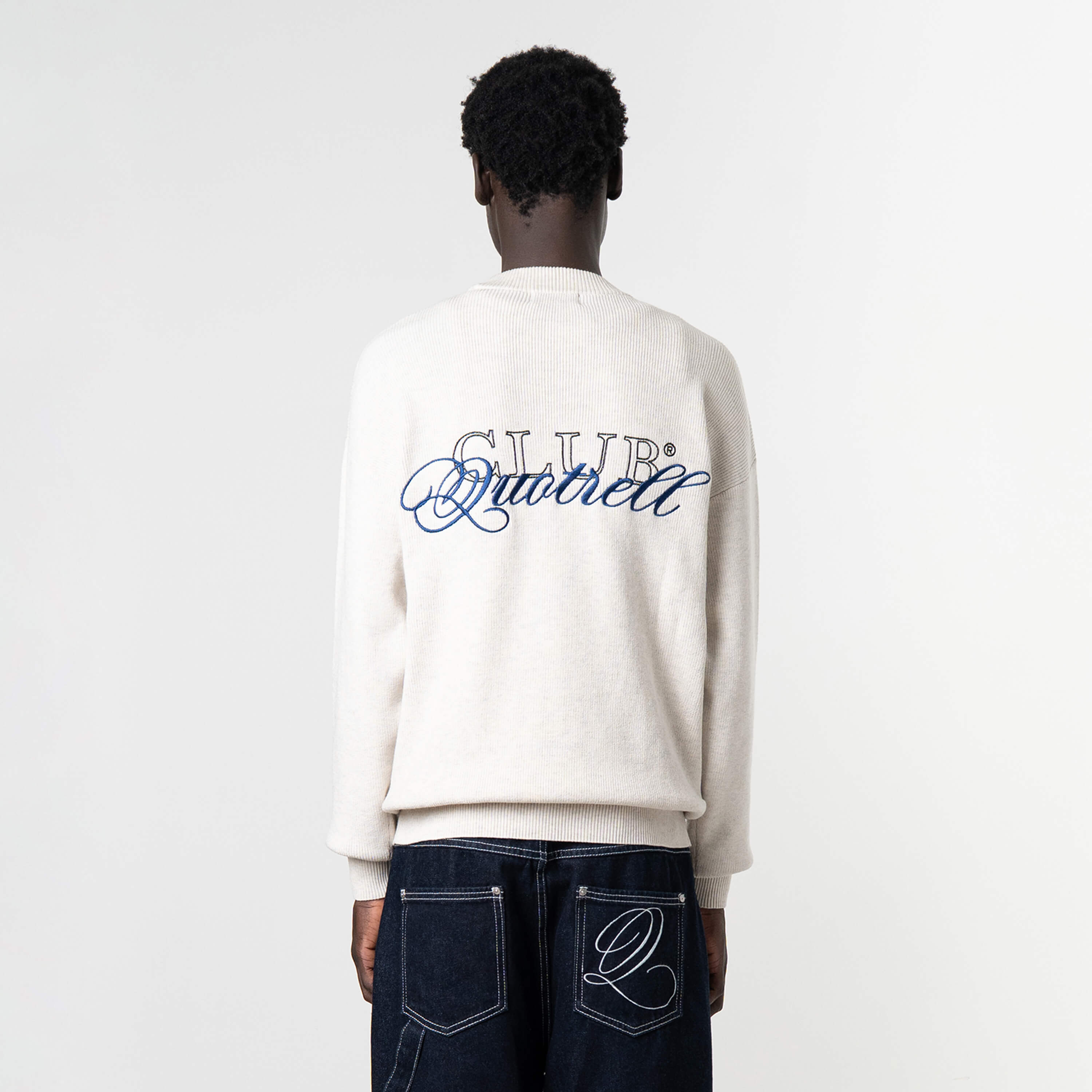 Model is 189 cm, 74kg, and wears size M
