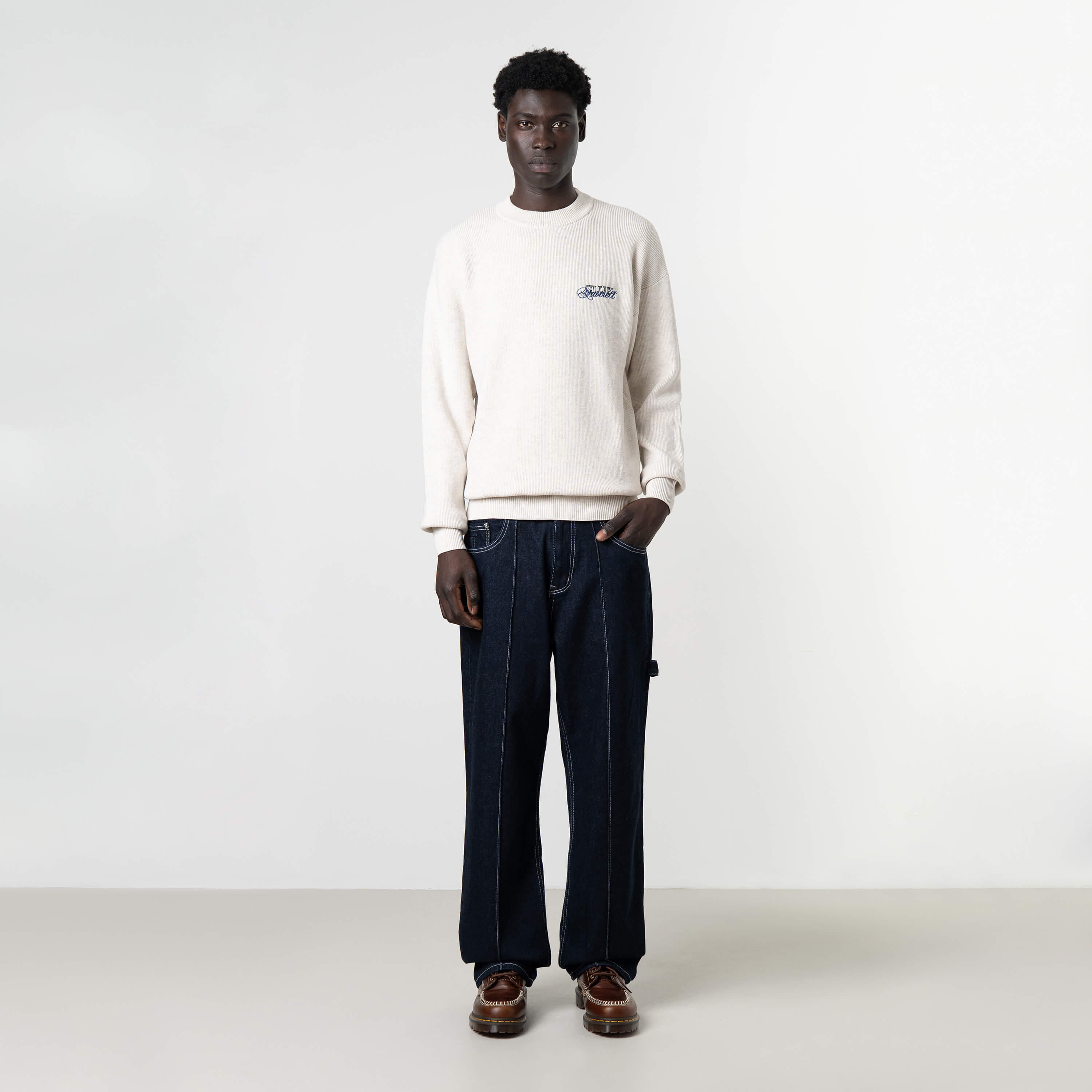 Model is 189 cm, 74kg, and wears size M