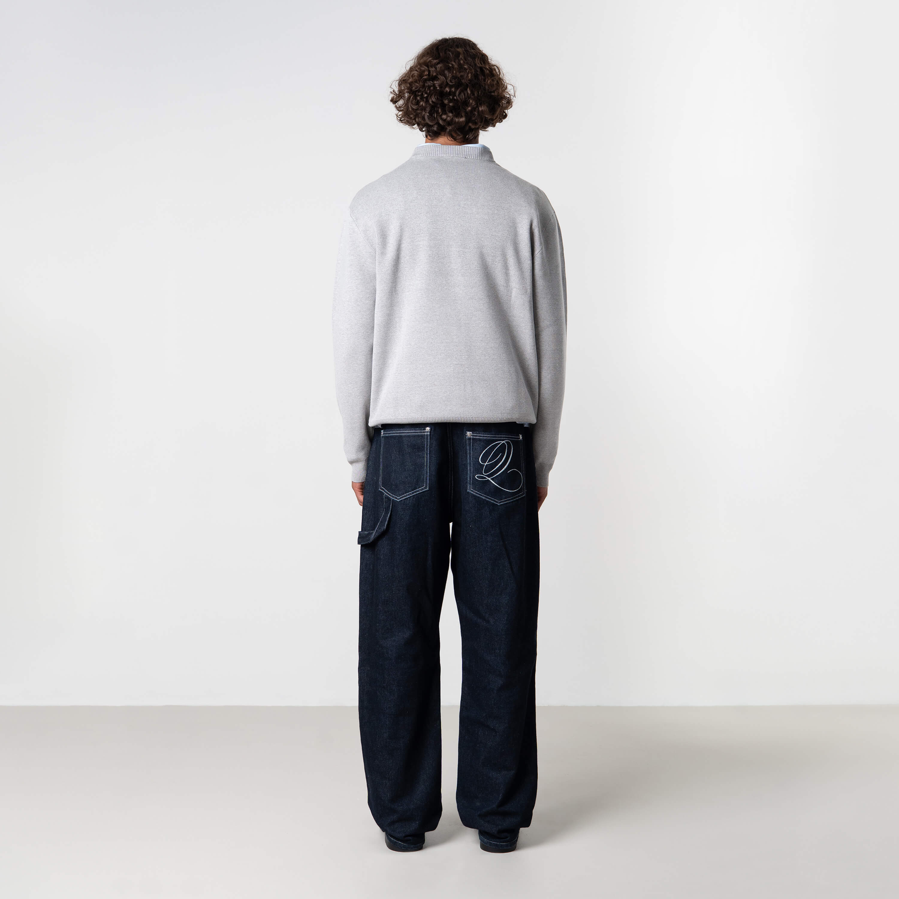 Model is 184 cm, 70 kg, and wears size M