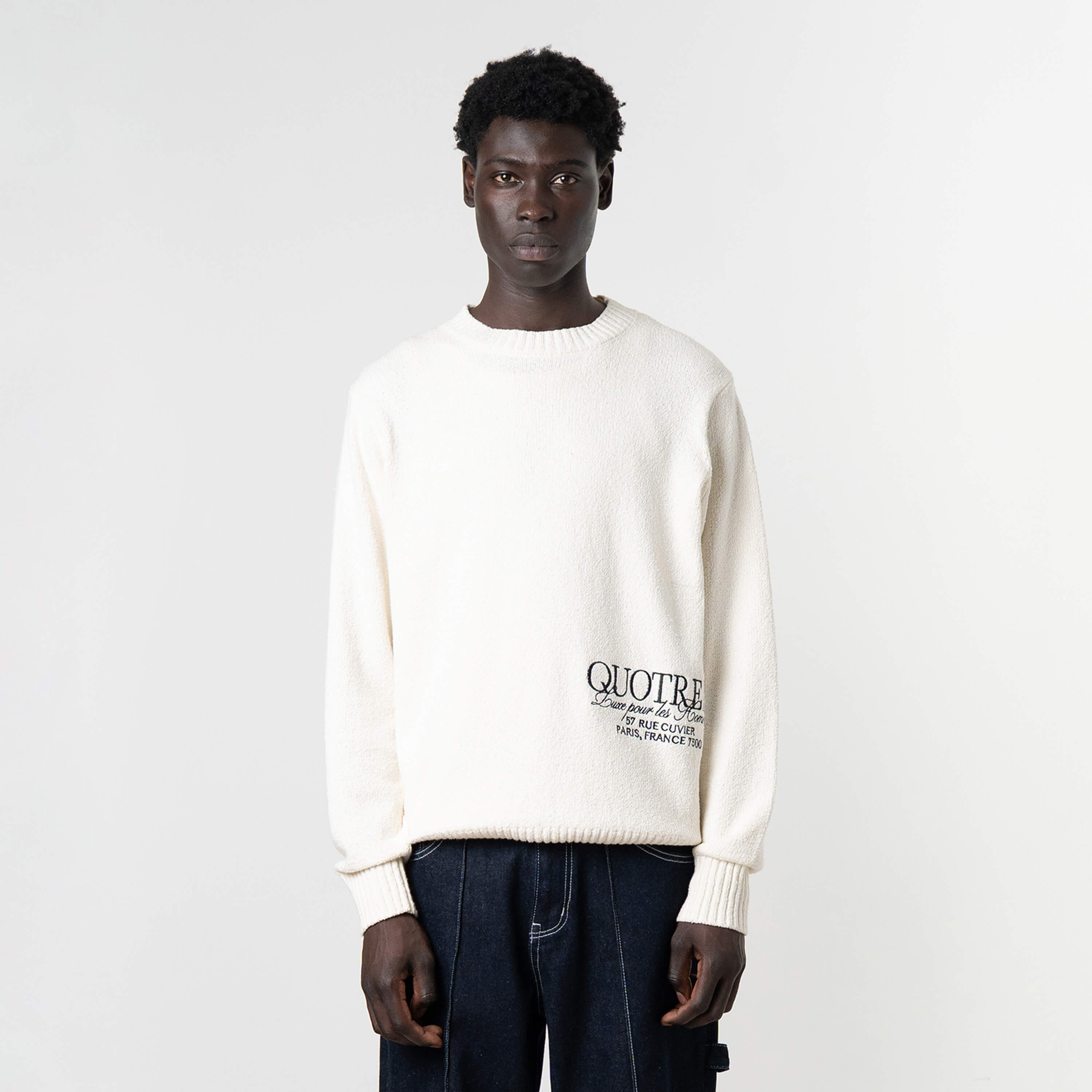 Model is 189 cm, 74kg, and wears size M