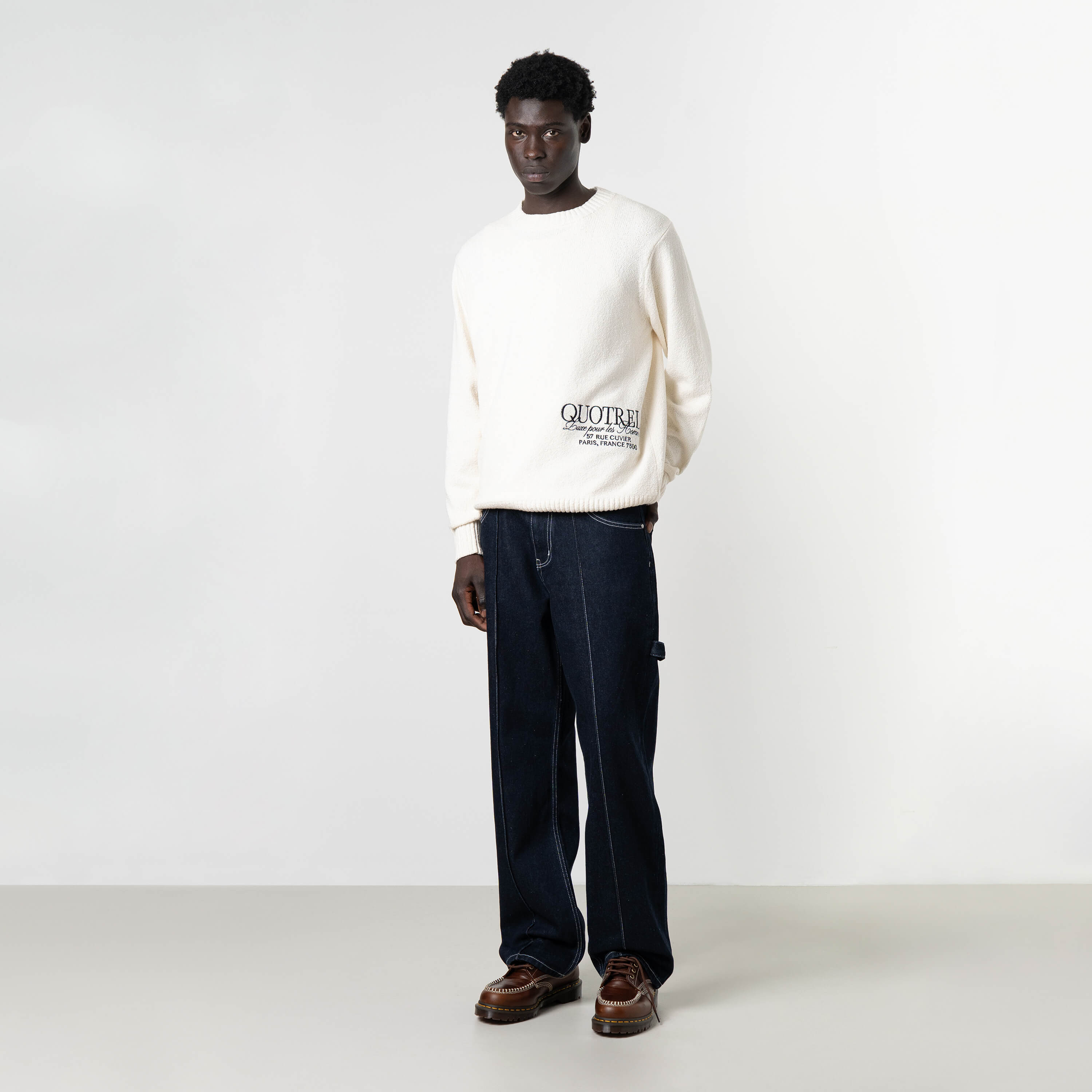 Model is 189 cm, 74kg, and wears size M