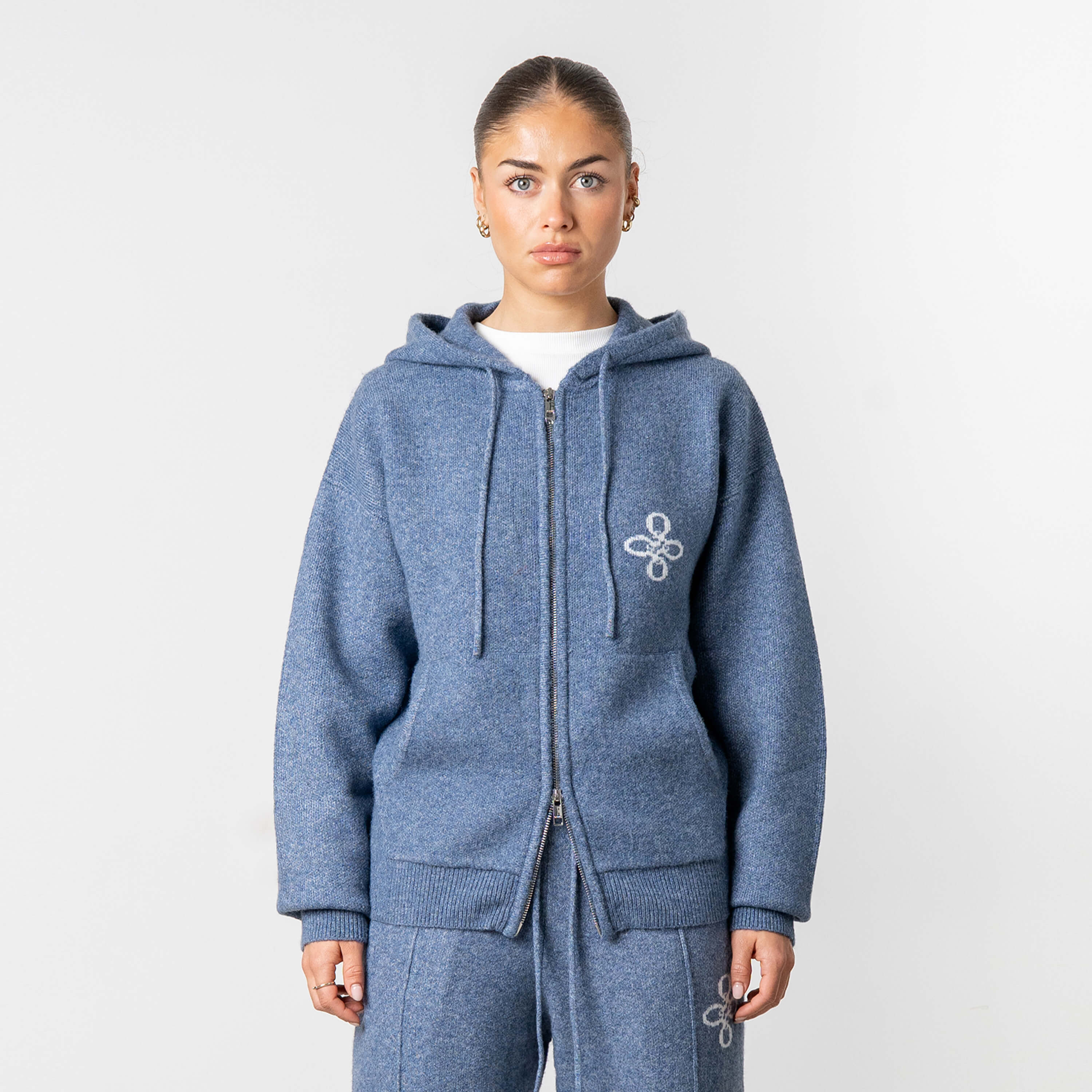 Model is 168 cm and wears size S