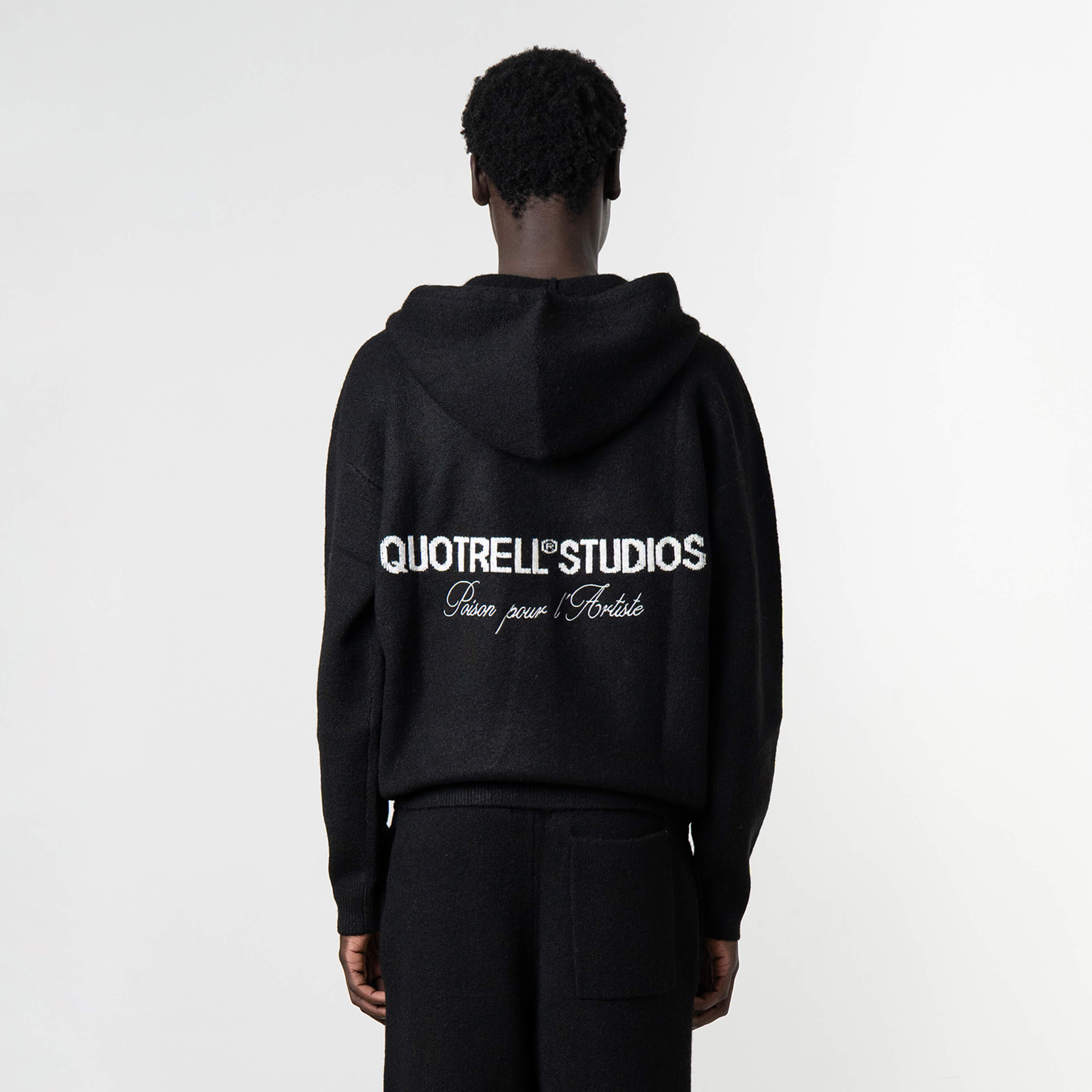 Model is 189 cm, 74 kg, and wears size M
