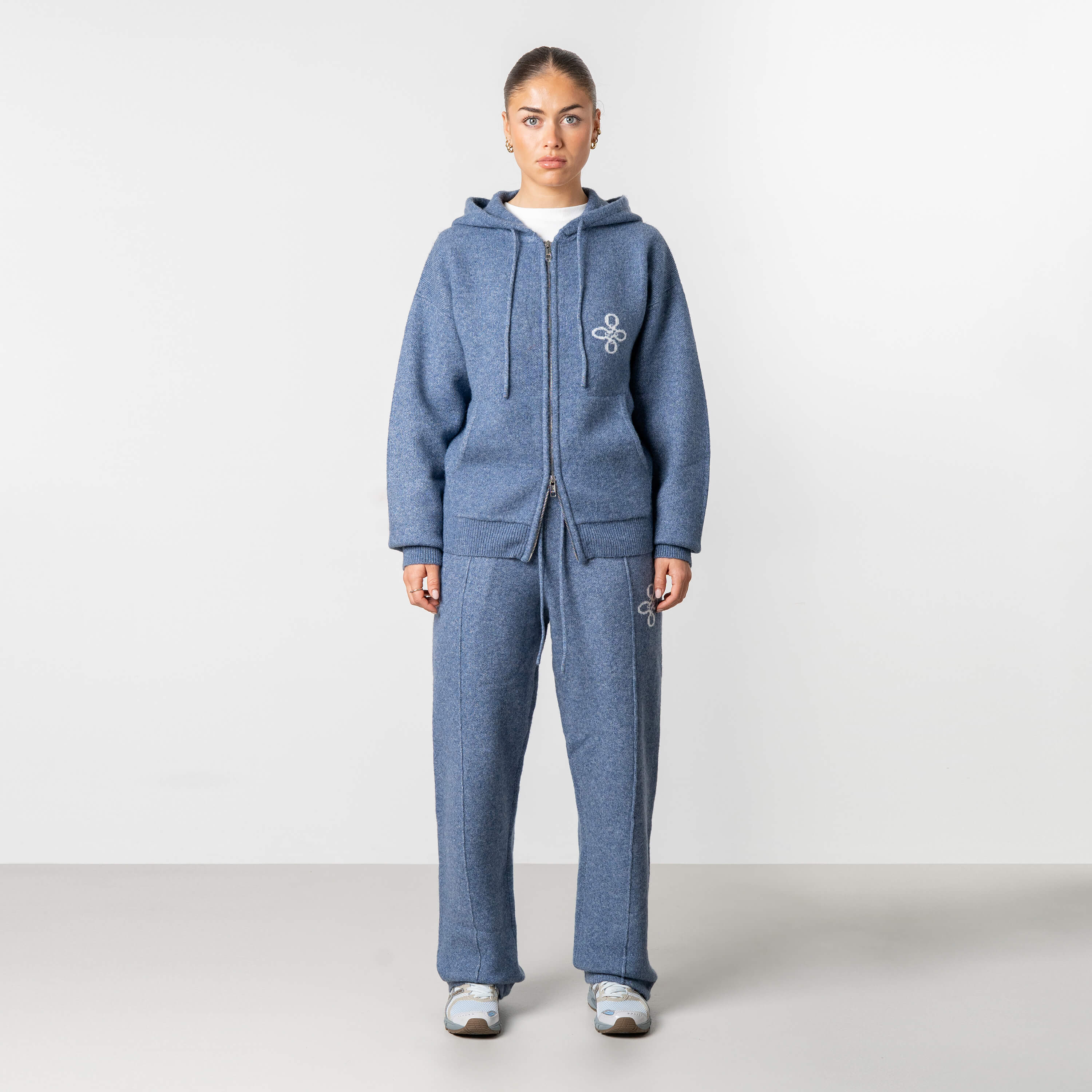 Model is 168 cm and wears size S