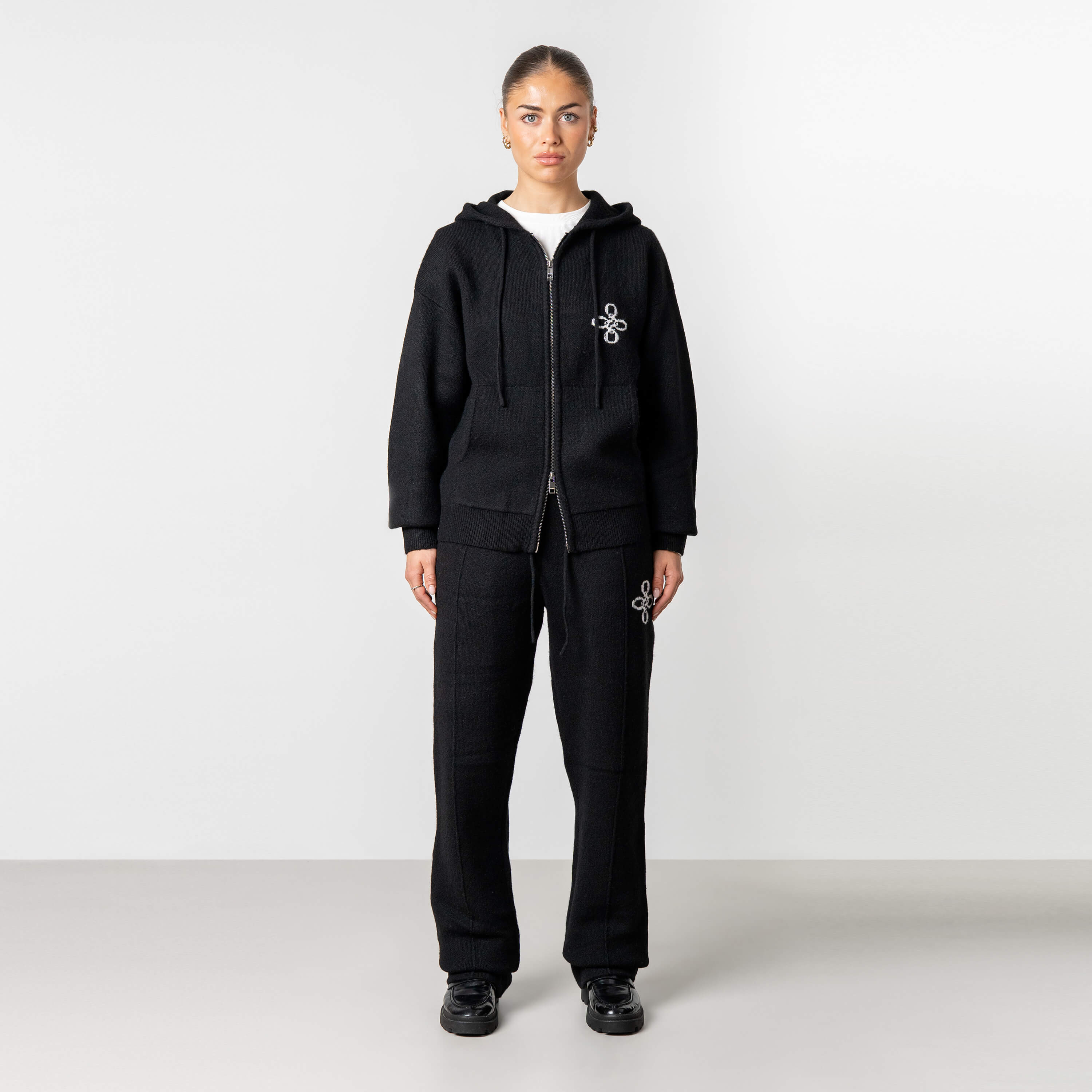 Model is 168 cm and wears size S