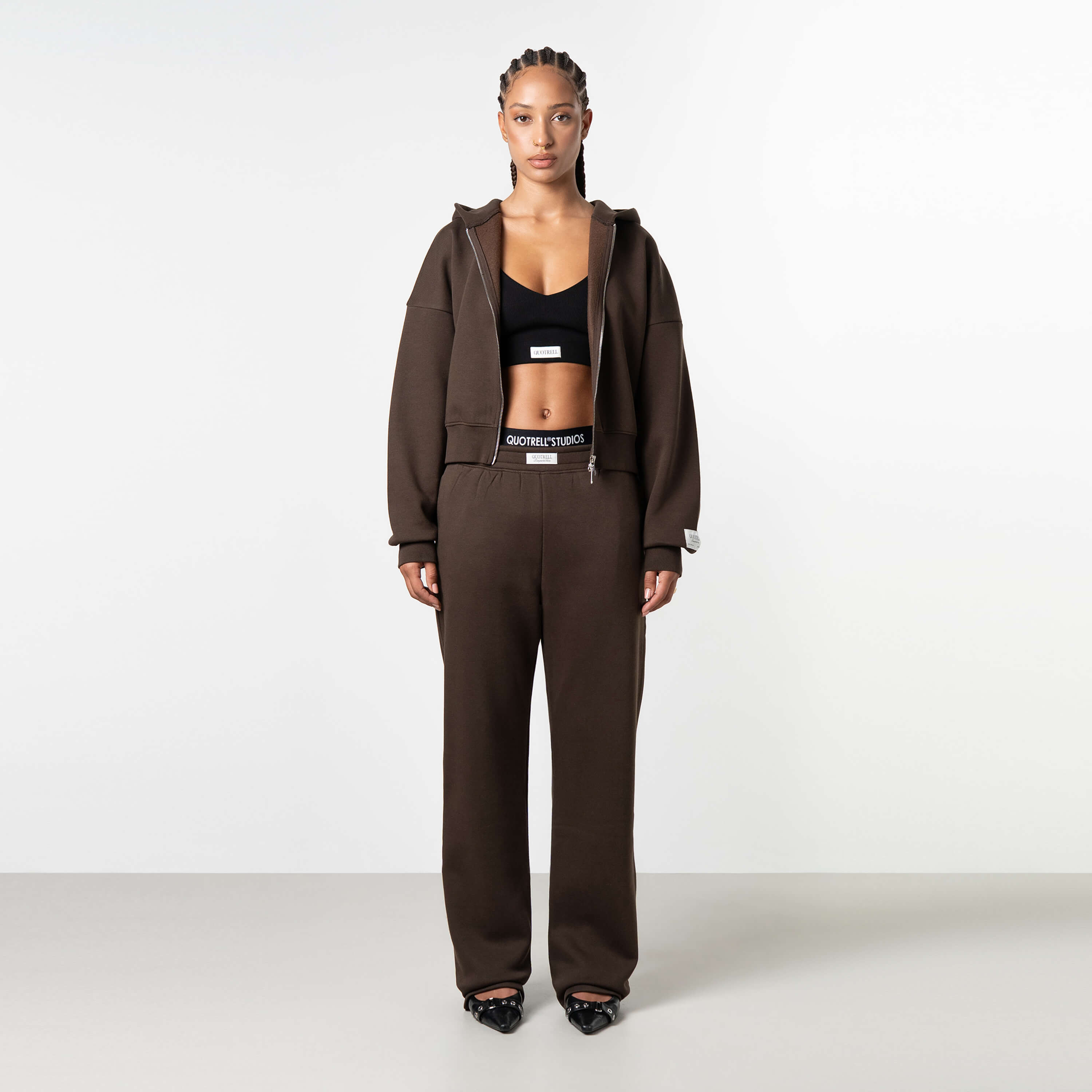 Model is 172 cm and wears size S