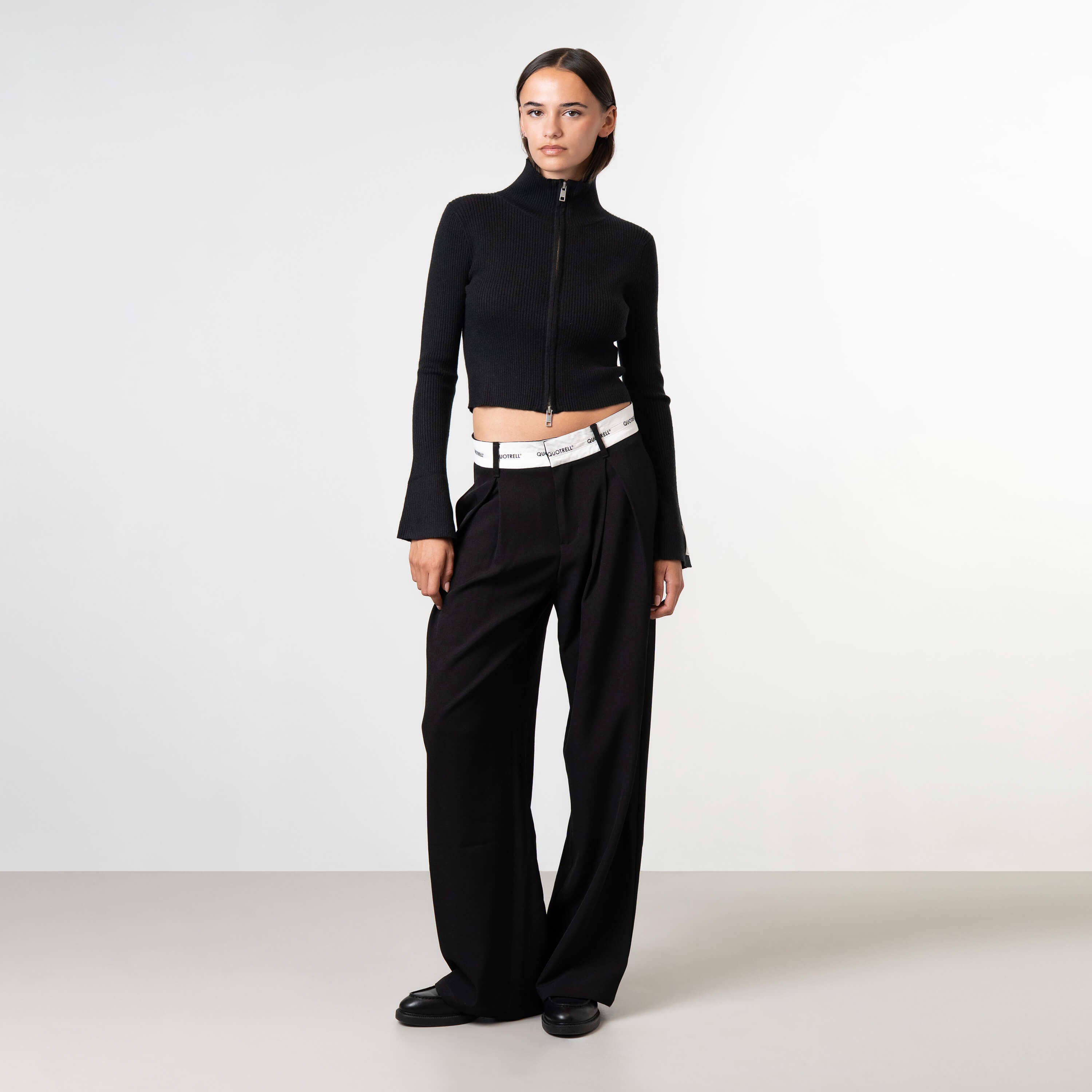 Model is 175 cm and wears size S