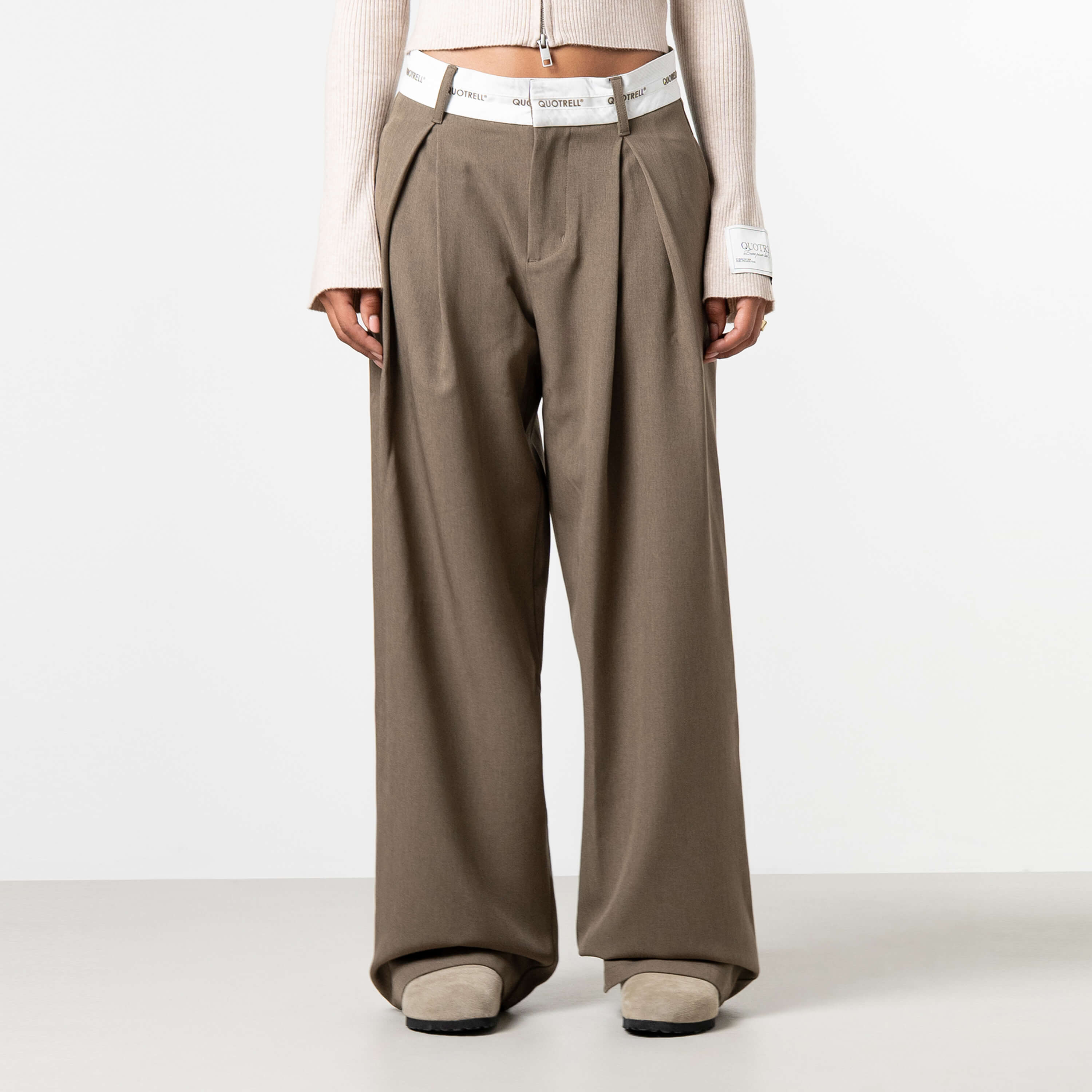Model is 172 cm and wears size S