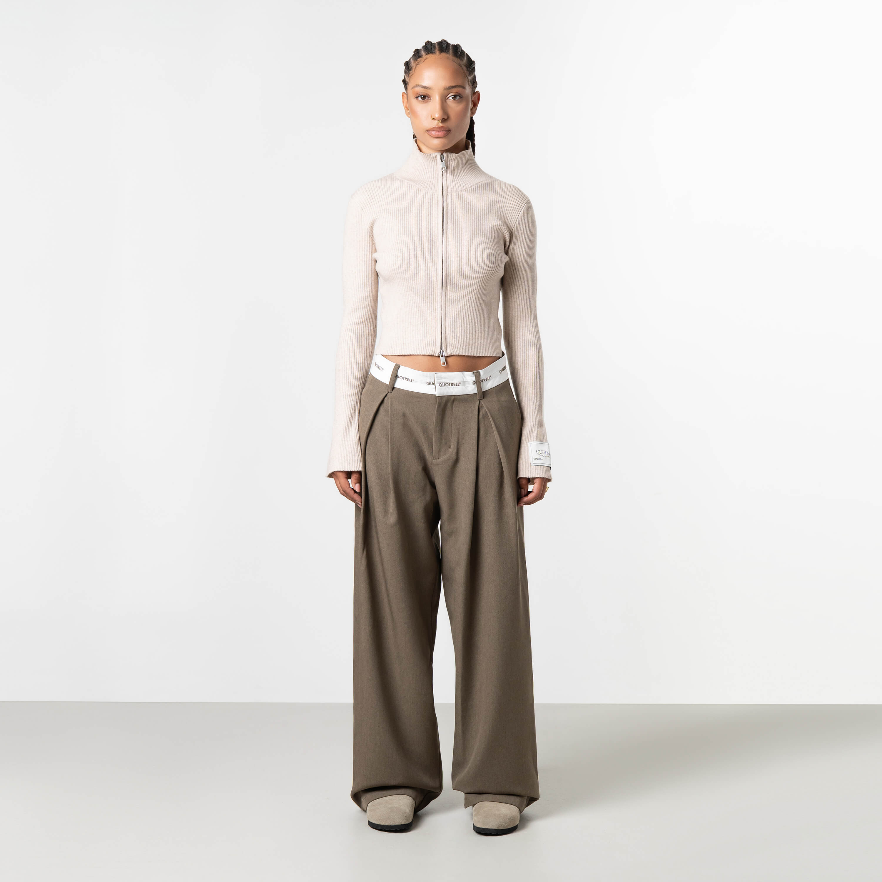 Model is 172 cm and wears size S