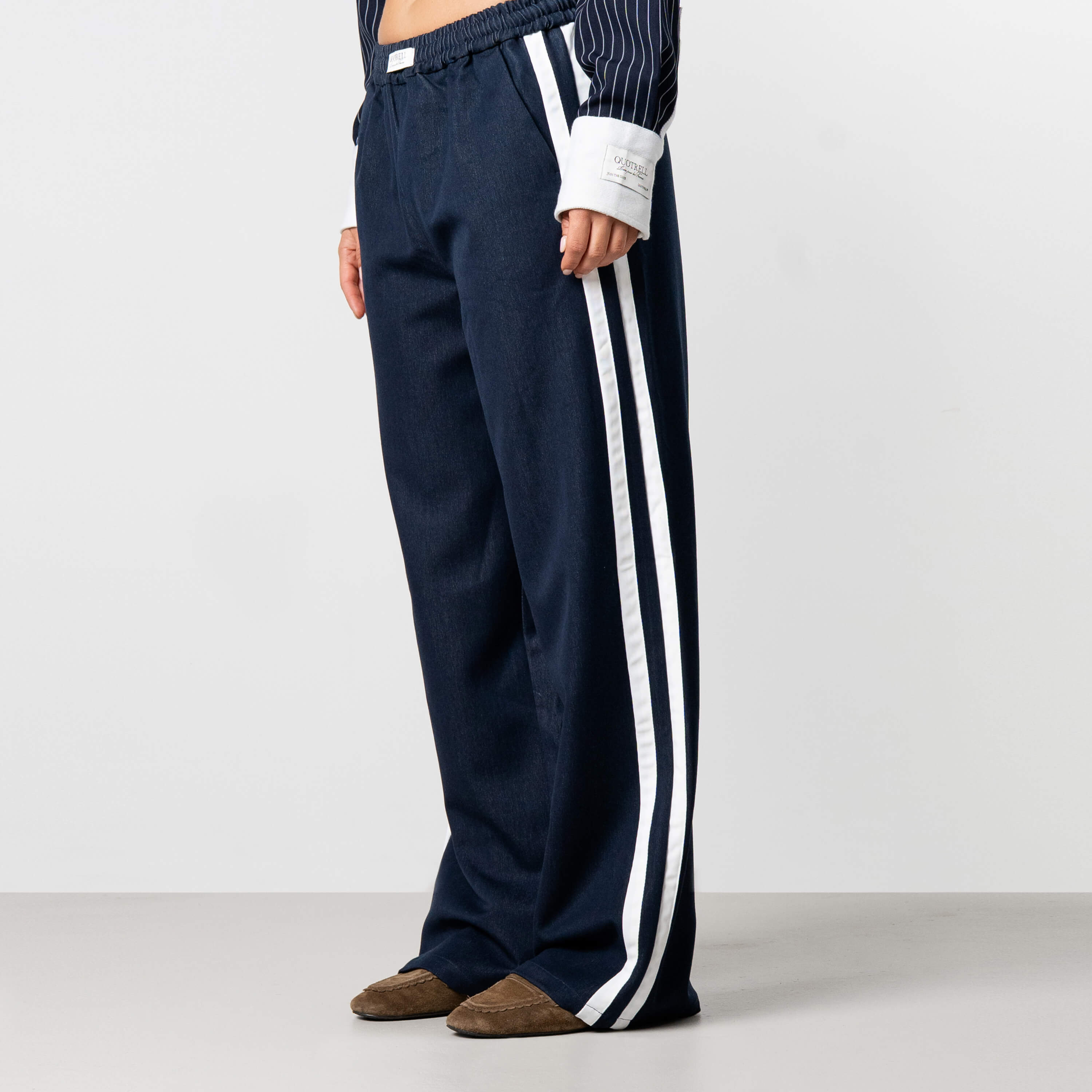 Model is 168 cm and wears size S
