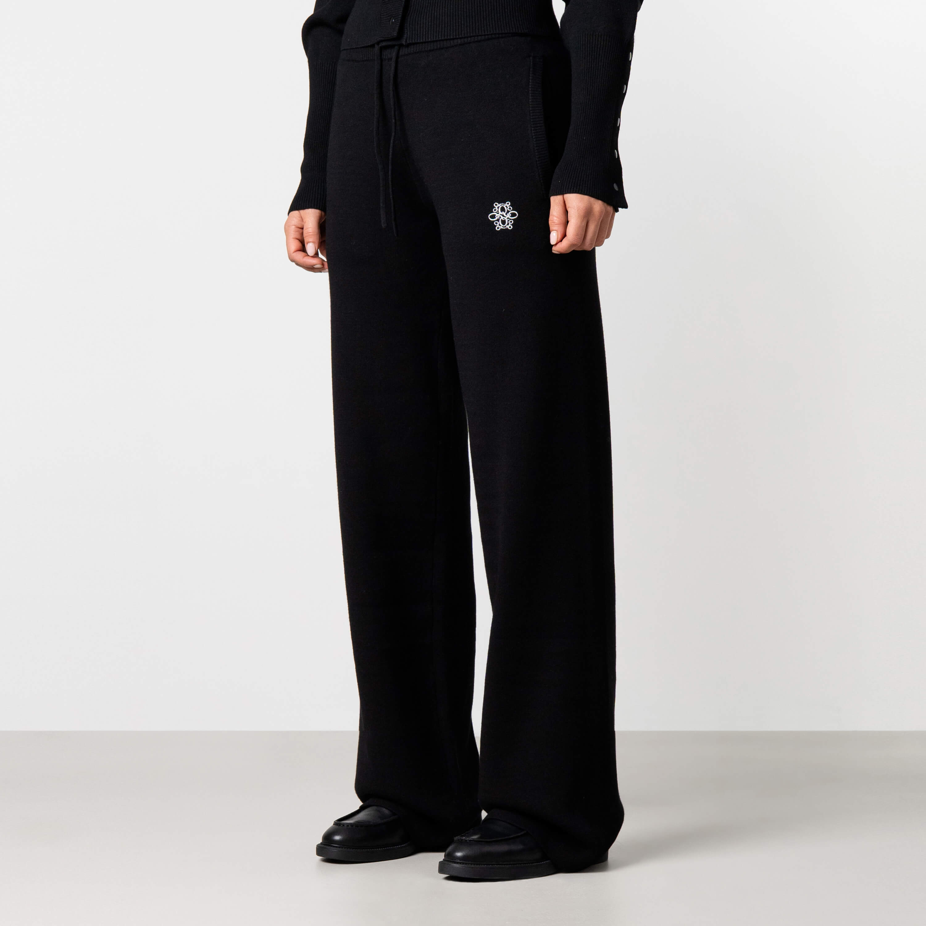 Model is 168 cm and wears size S