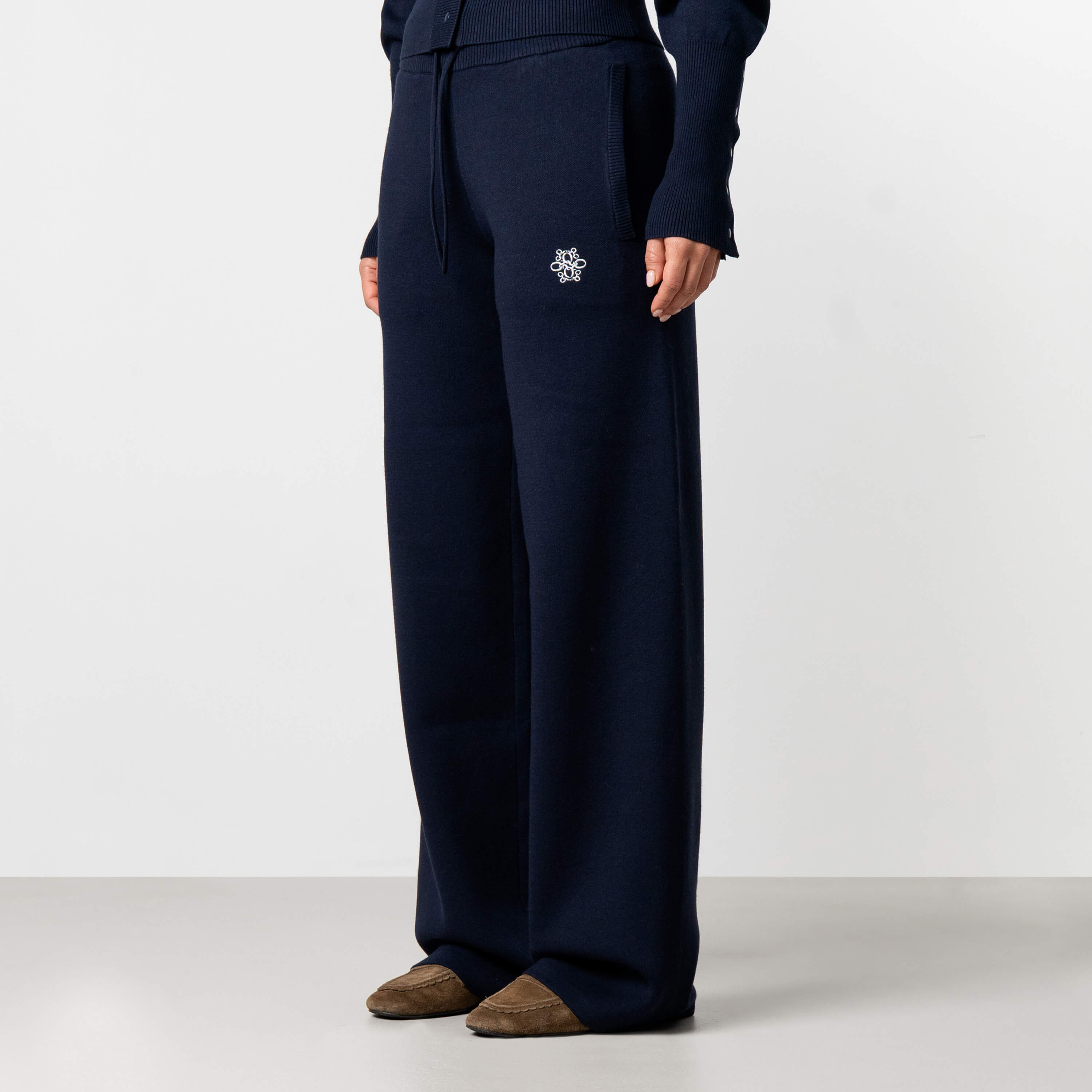 Model is 168 cm and wears size S