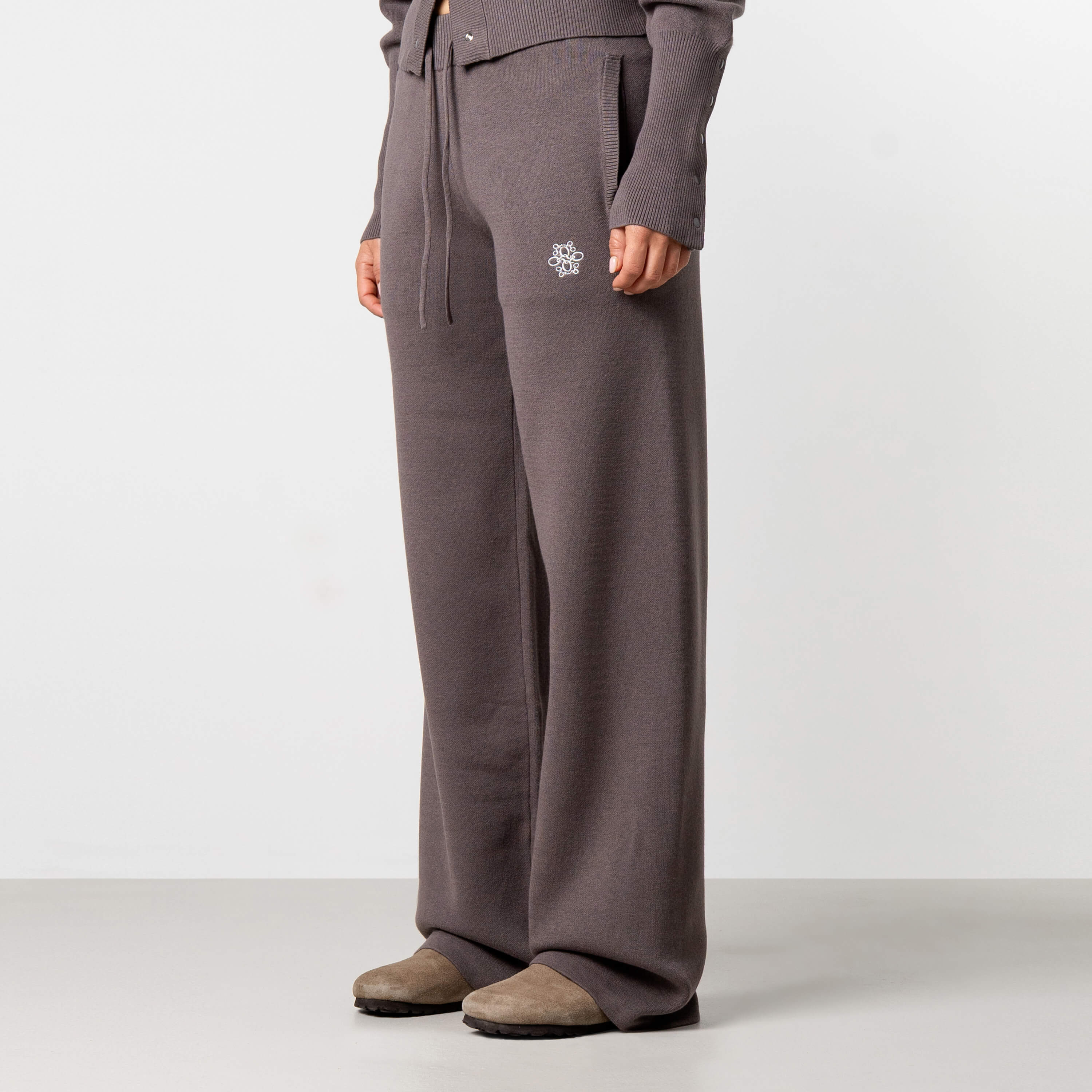 Model is 168 cm and wears size S