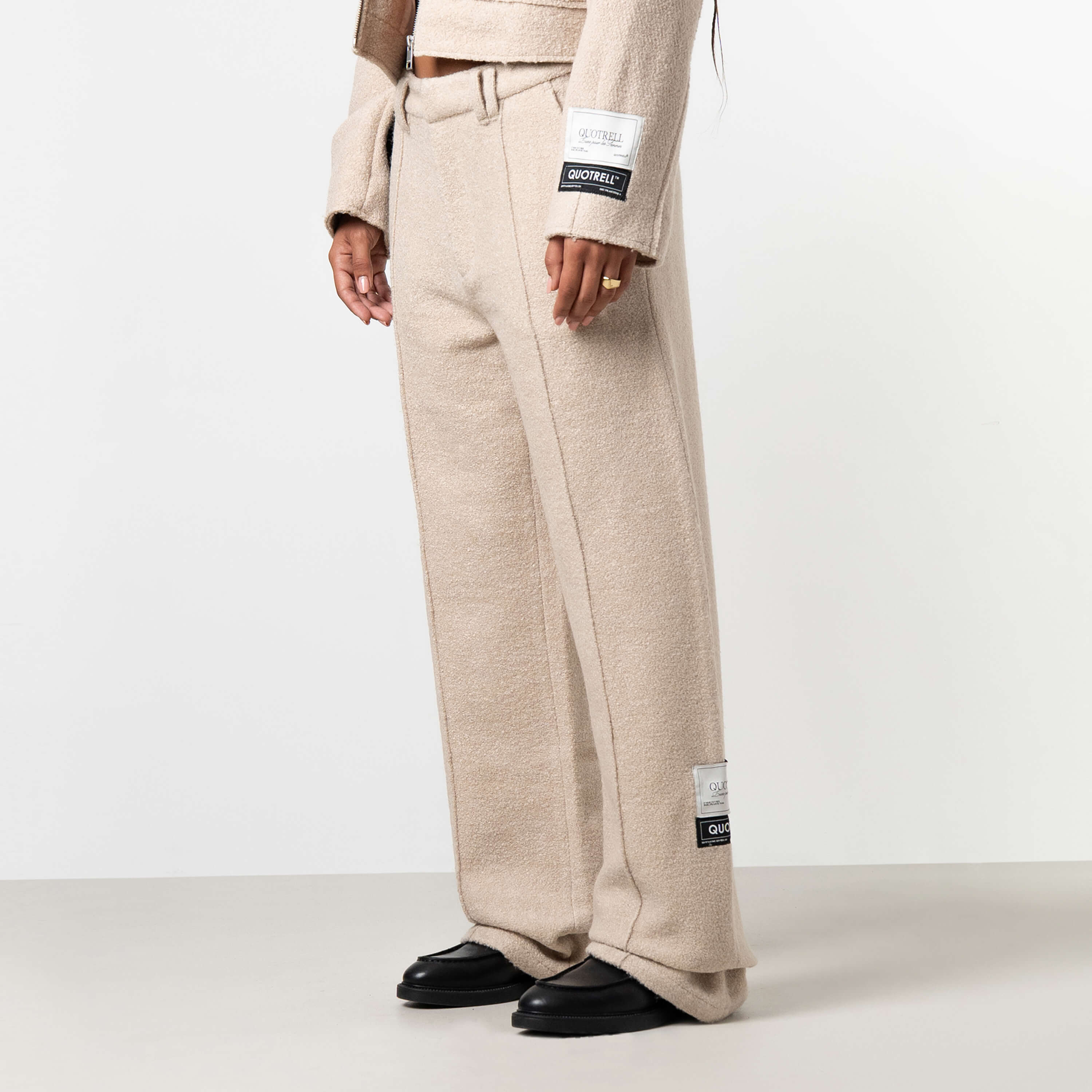 Model is 172 cm and wears size S