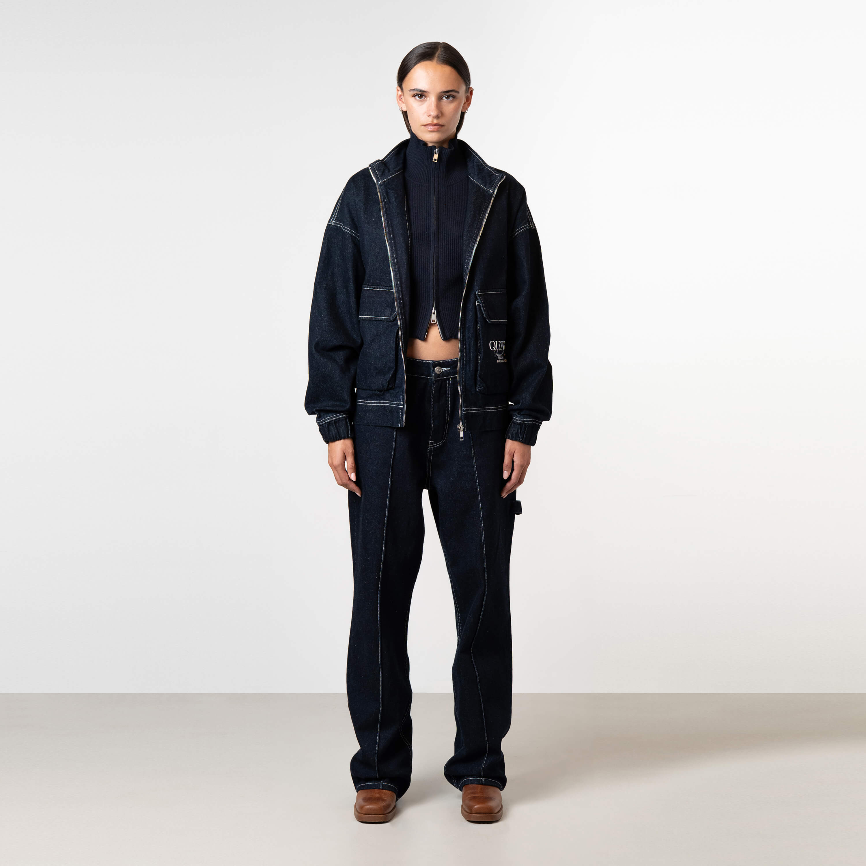 Model is 175 cm and wears size S