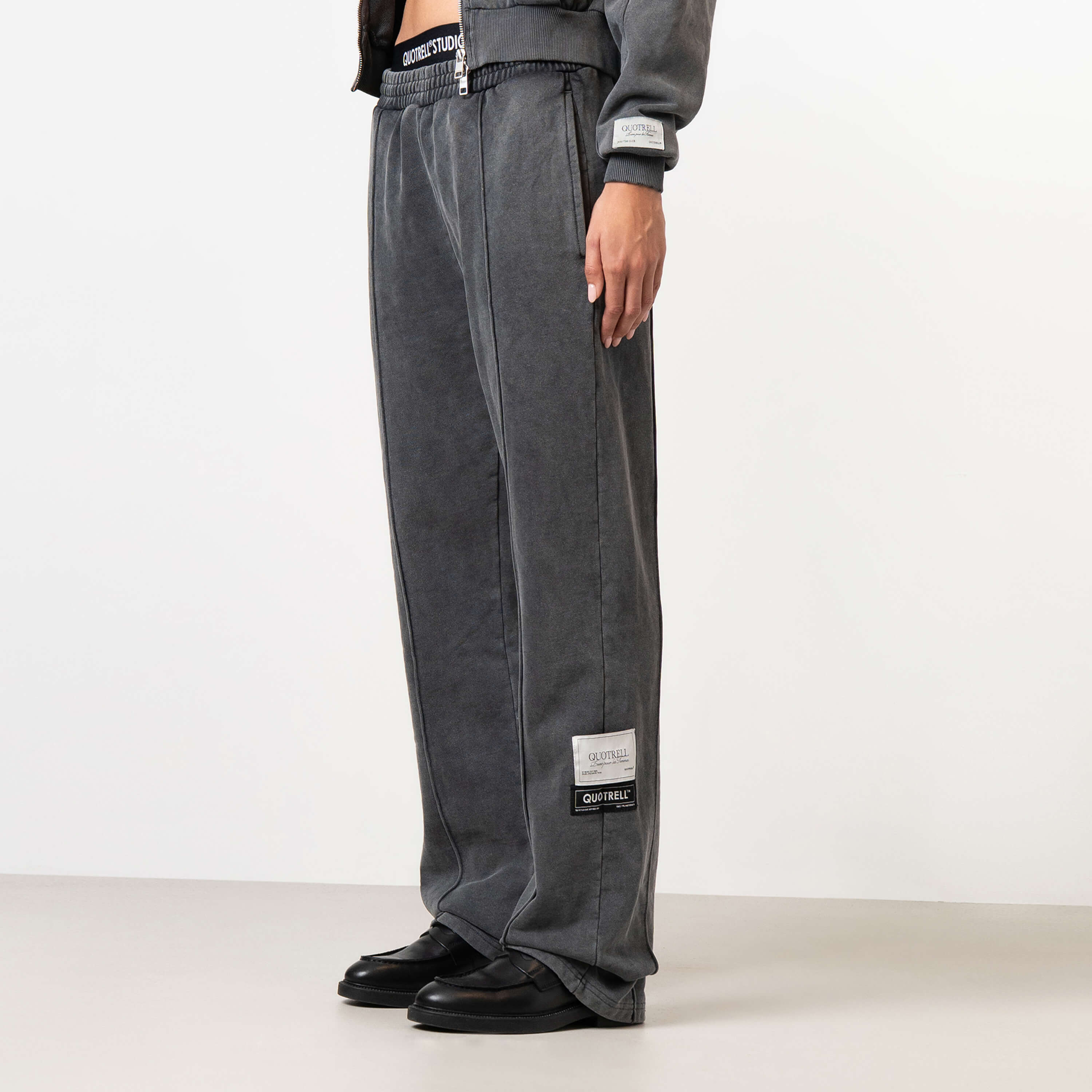 Model is 175 cm and wears size S