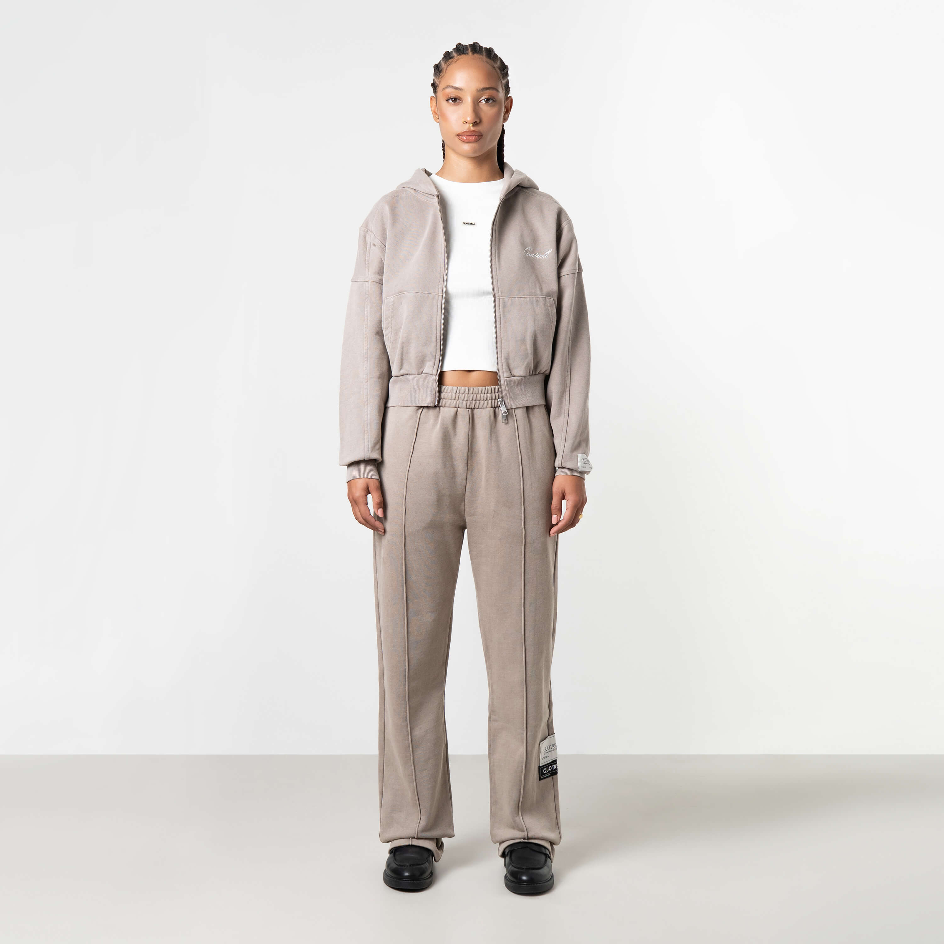 Model is 172 cm and wears size S
