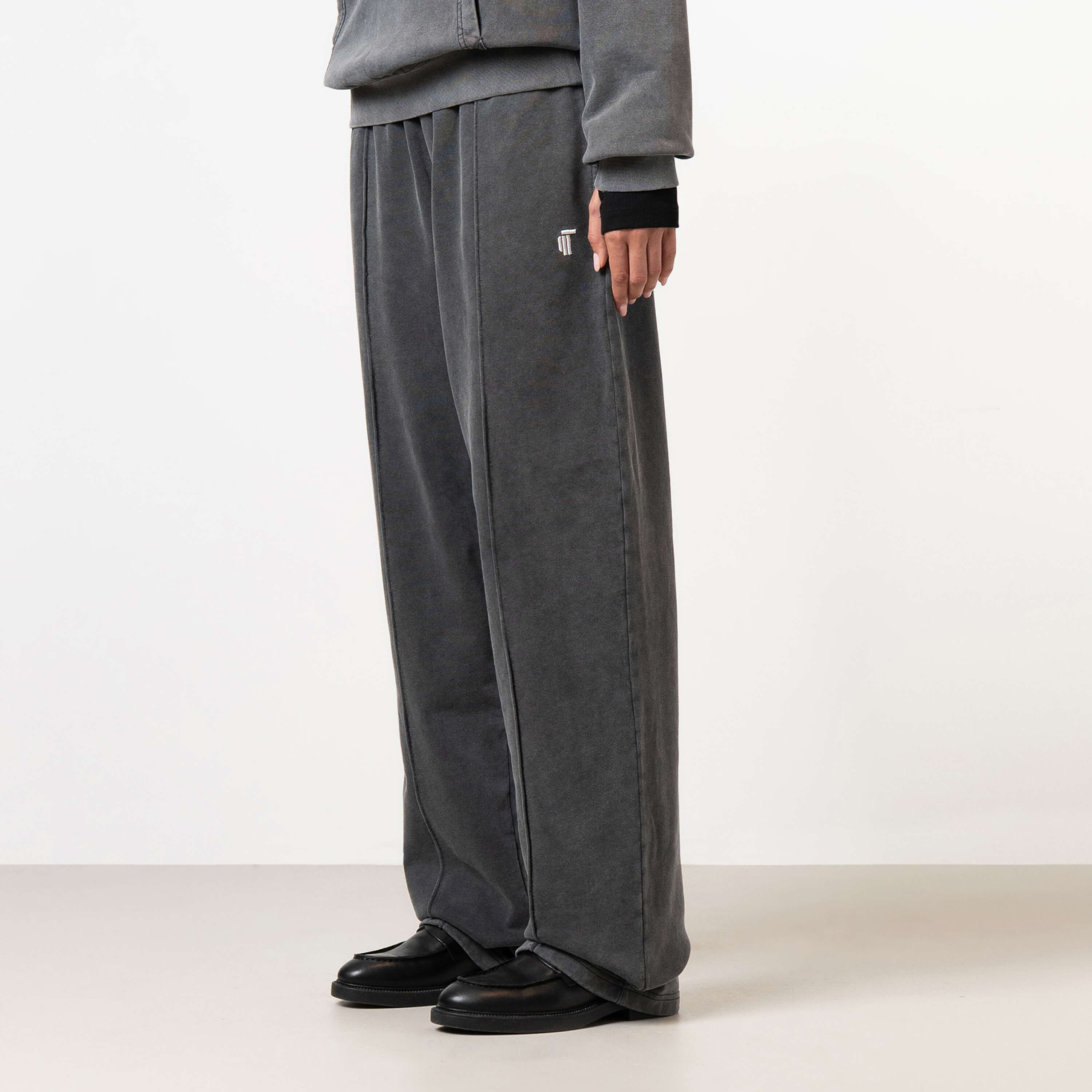 Model is 175 cm and wears size S