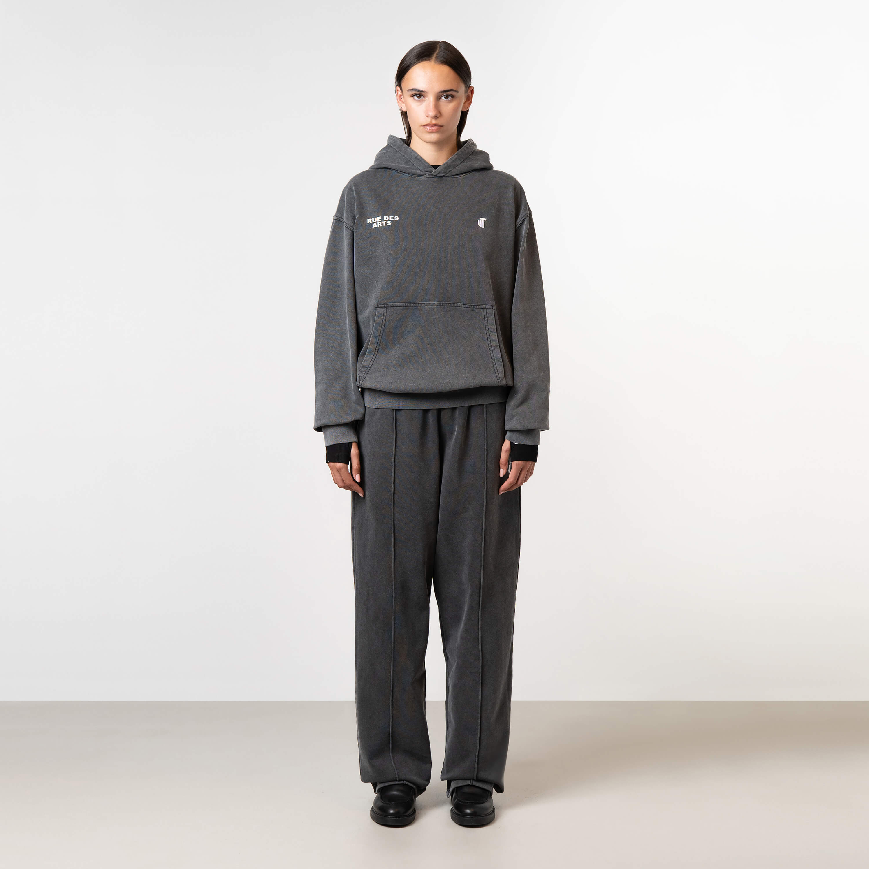 Model is 175 cm and wears size S