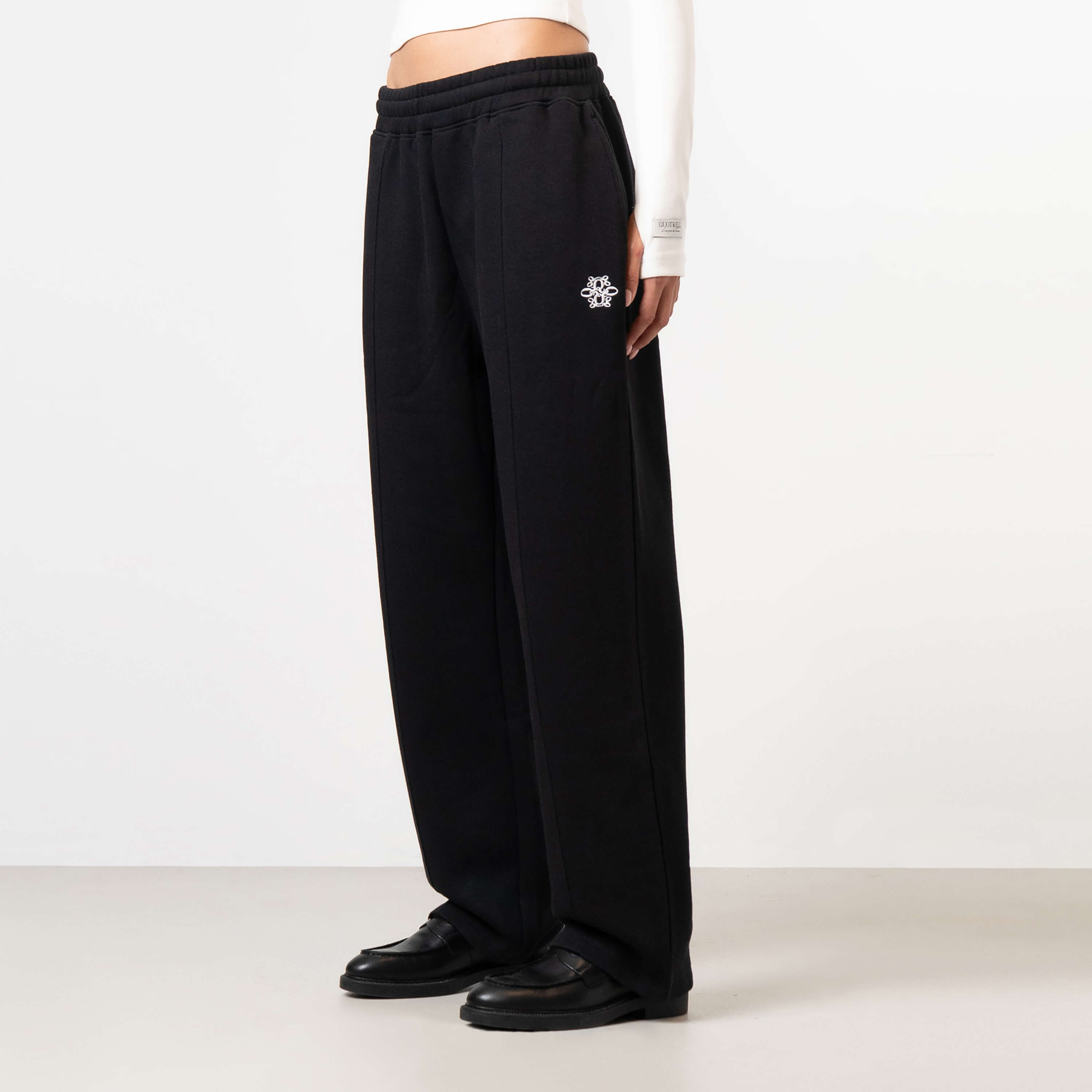 Model is 175 cm and wears size S