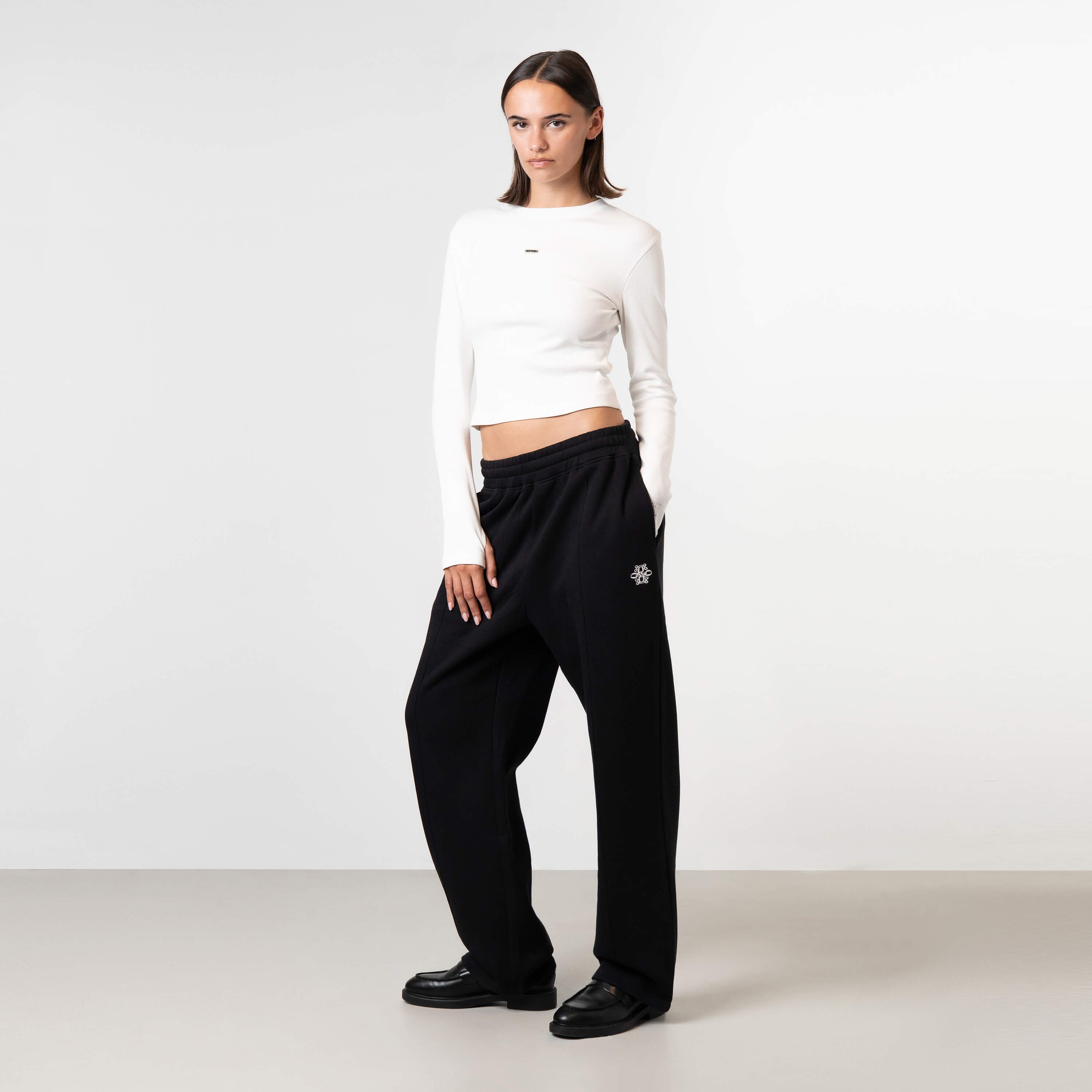 Model is 175 cm and wears size S
