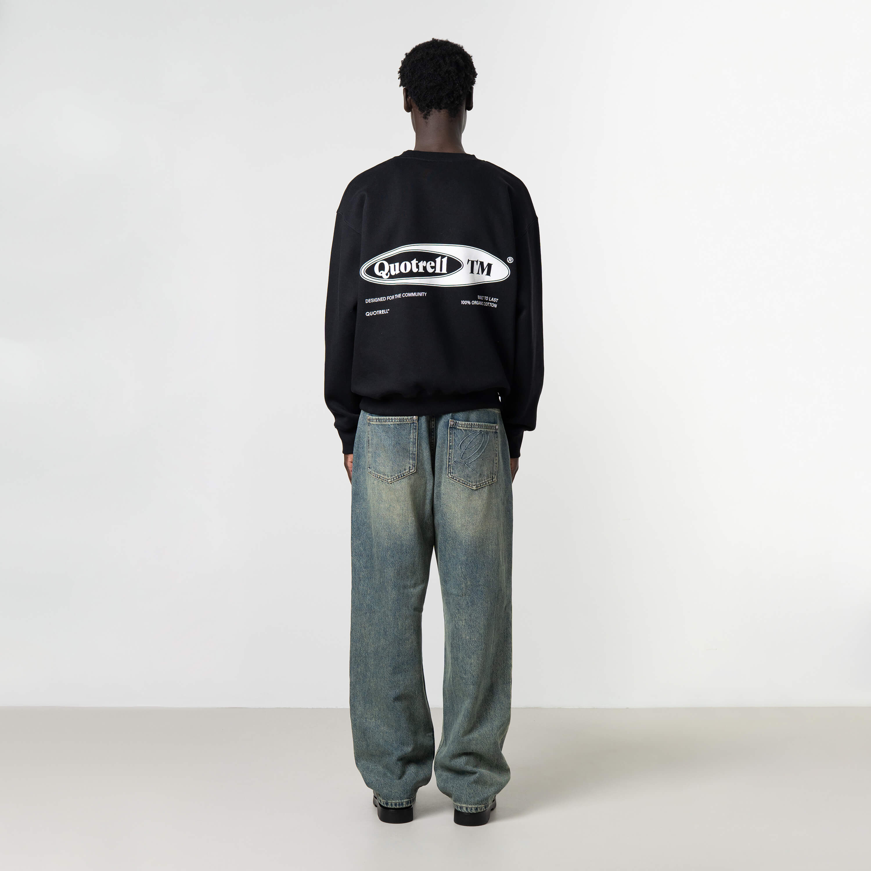 Model is 189 cm, 74 kg, and wears size M