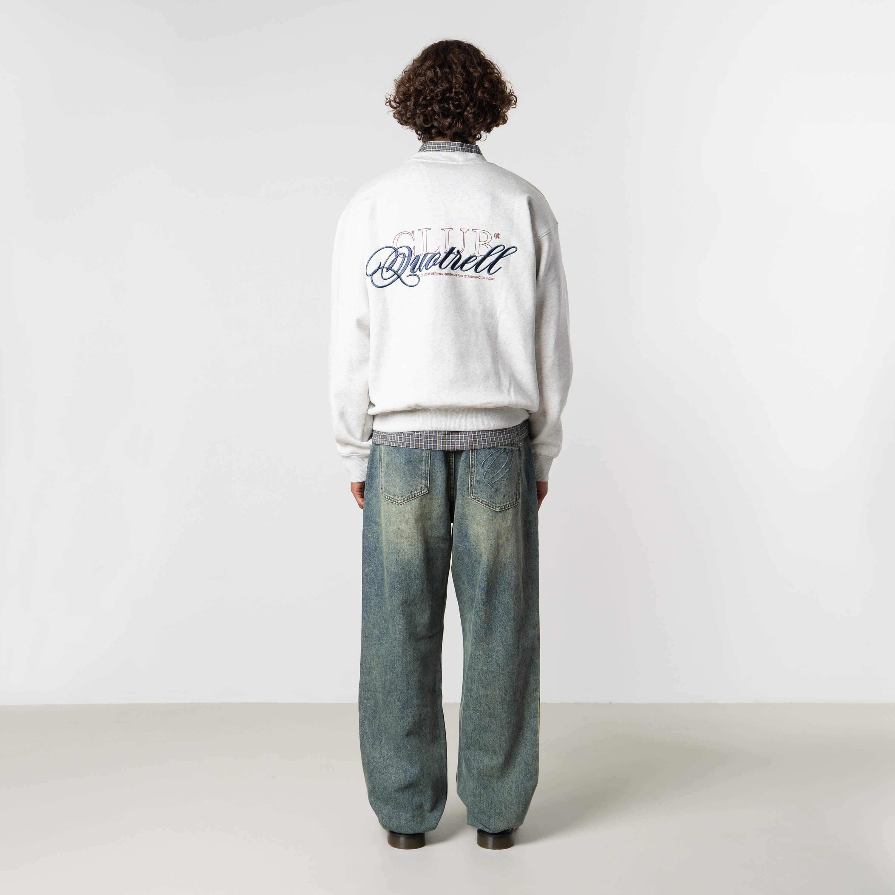 Model is 184 cm, 70 kg, and wears size M