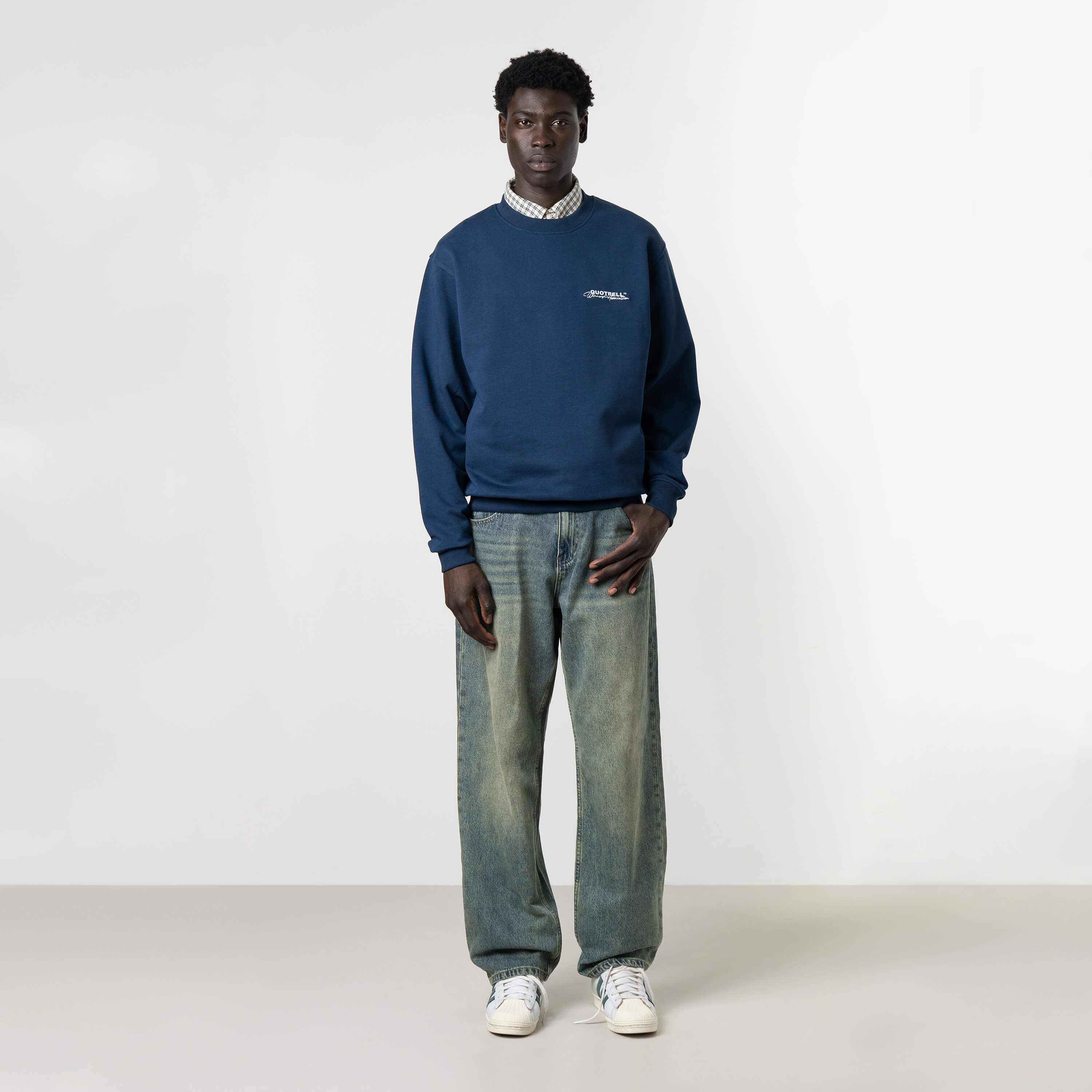 Model is 189 cm, 74kg, and wears size M