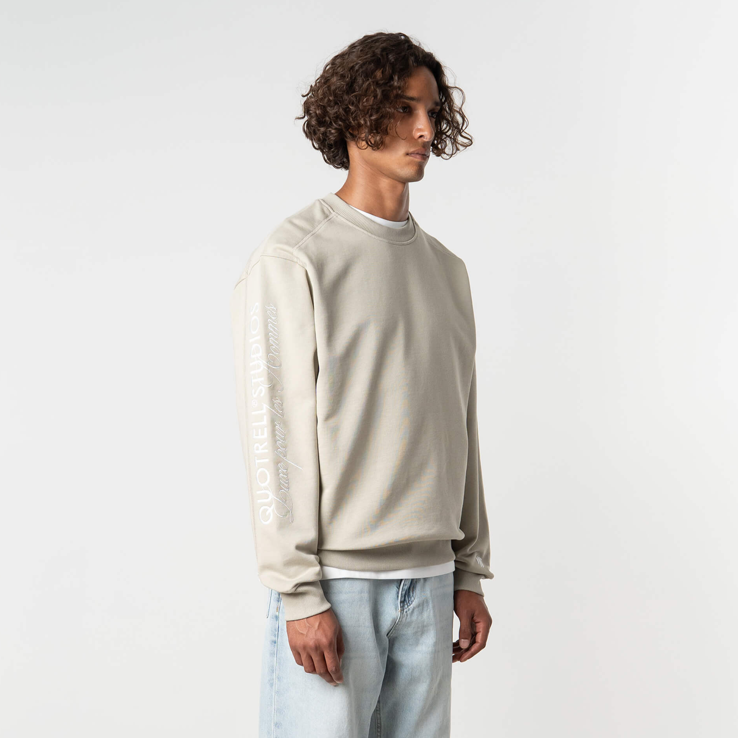 Model is 184 cm, 70 kg, and wears size M