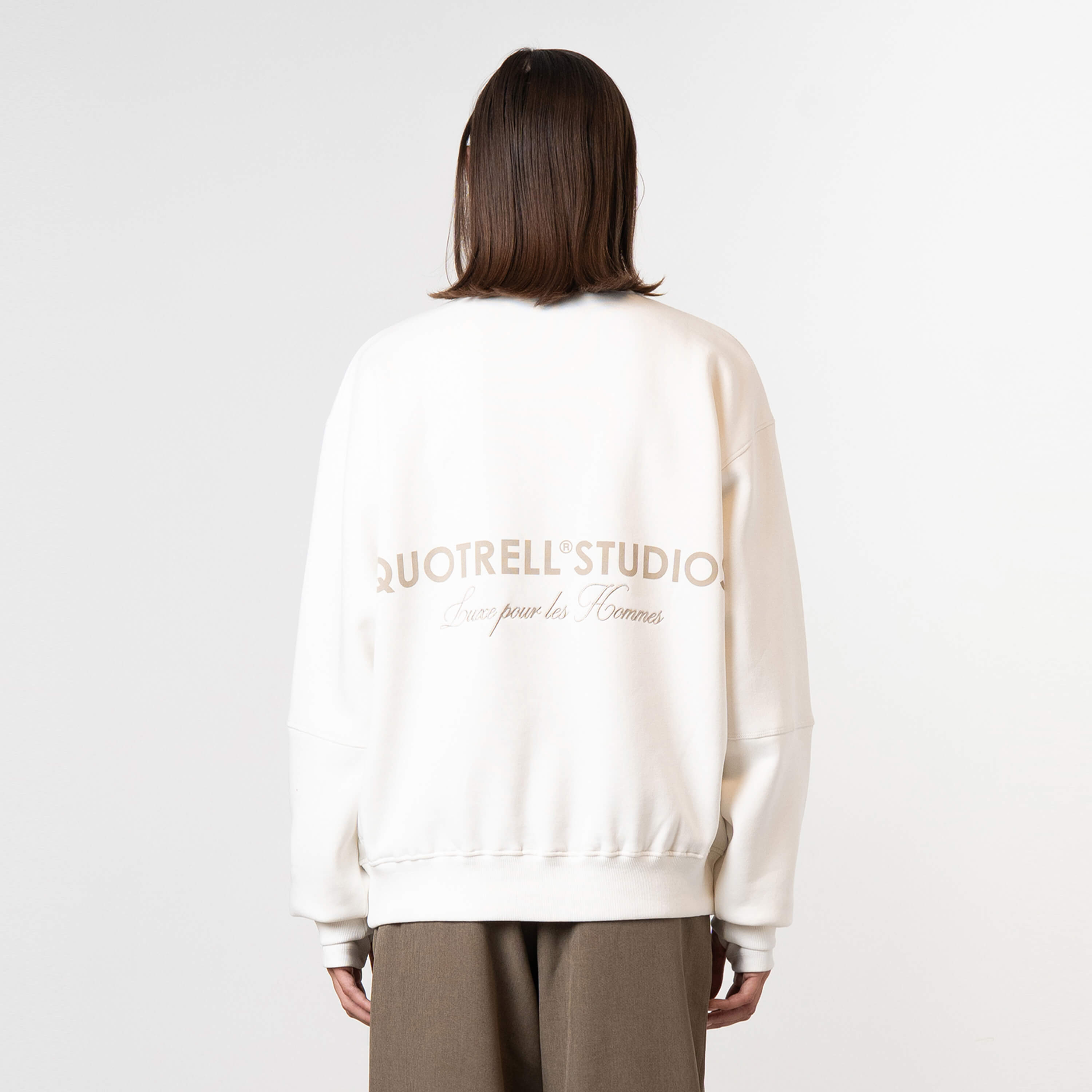 Model is 175 cm and wears size S