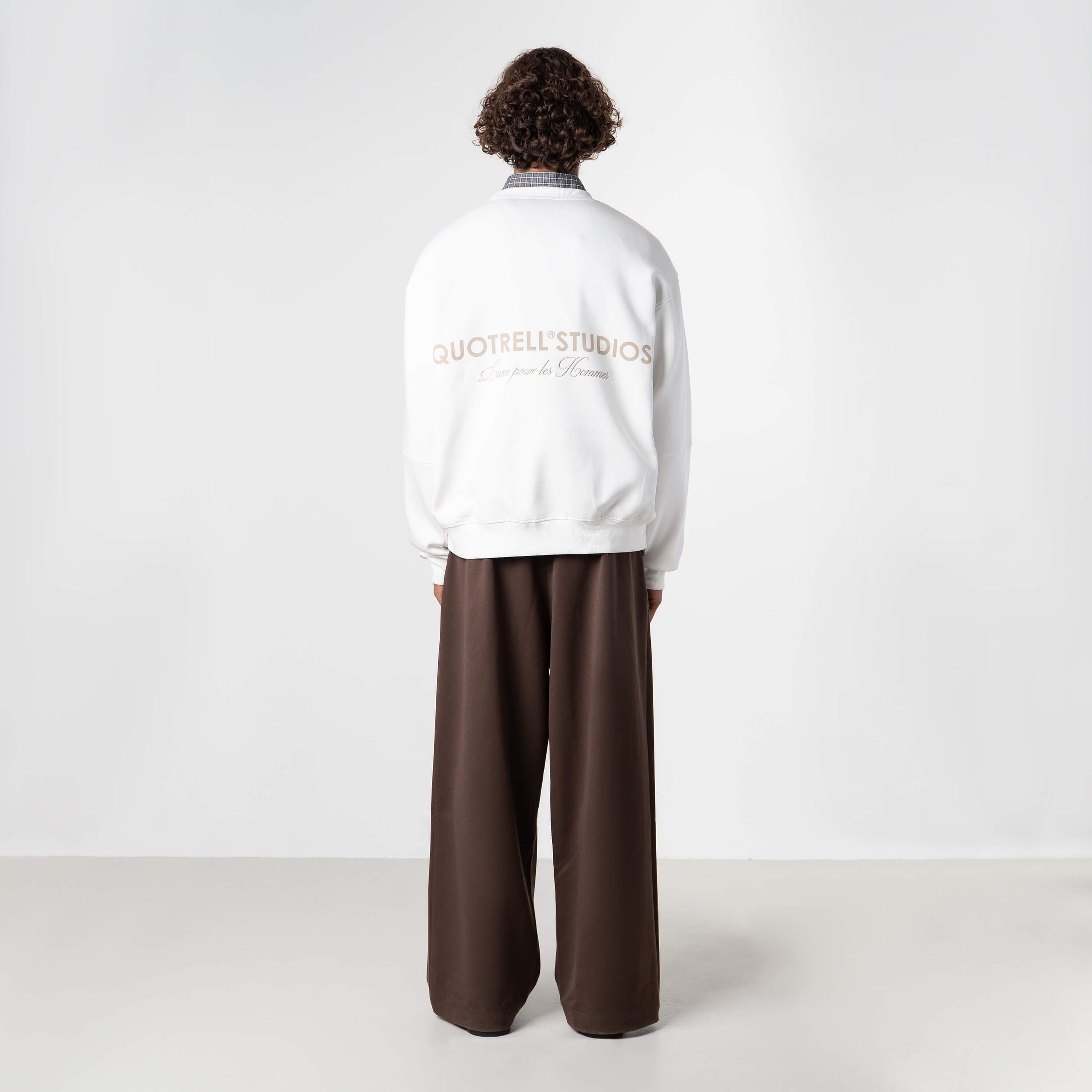 Model is 184 cm, 70 kg, and wears size M